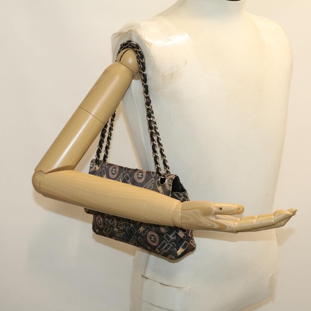 Chanel Chanel Lip Chain Turn Lock Shoulder Bag Size ONE SIZE - 8 Thumbnail