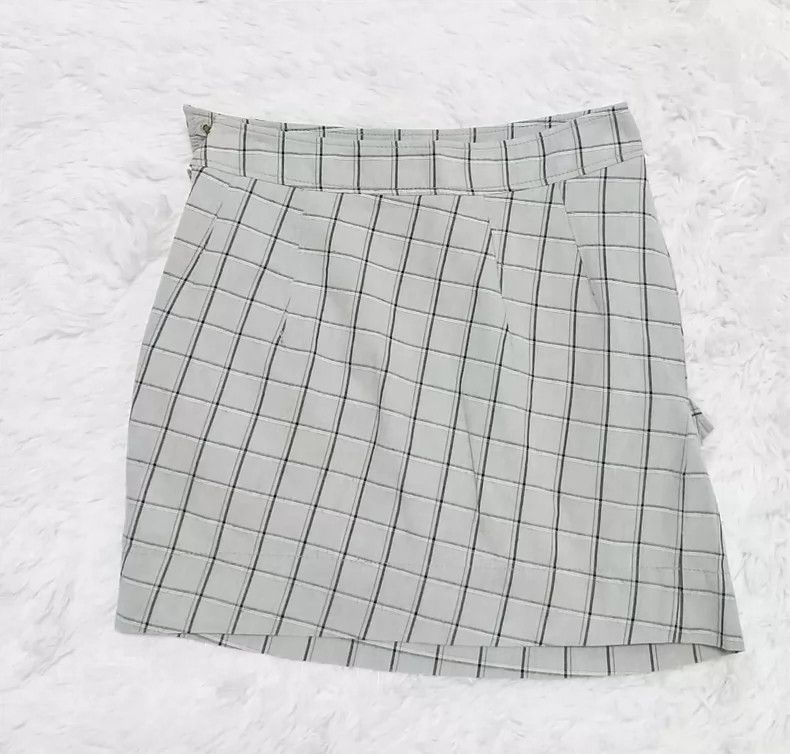 Vivienne Westwood Vivienne Westwood Saturn wears asymmetrical shorts Size 25" / US 0 / IT 36 - 2 Thumbnail