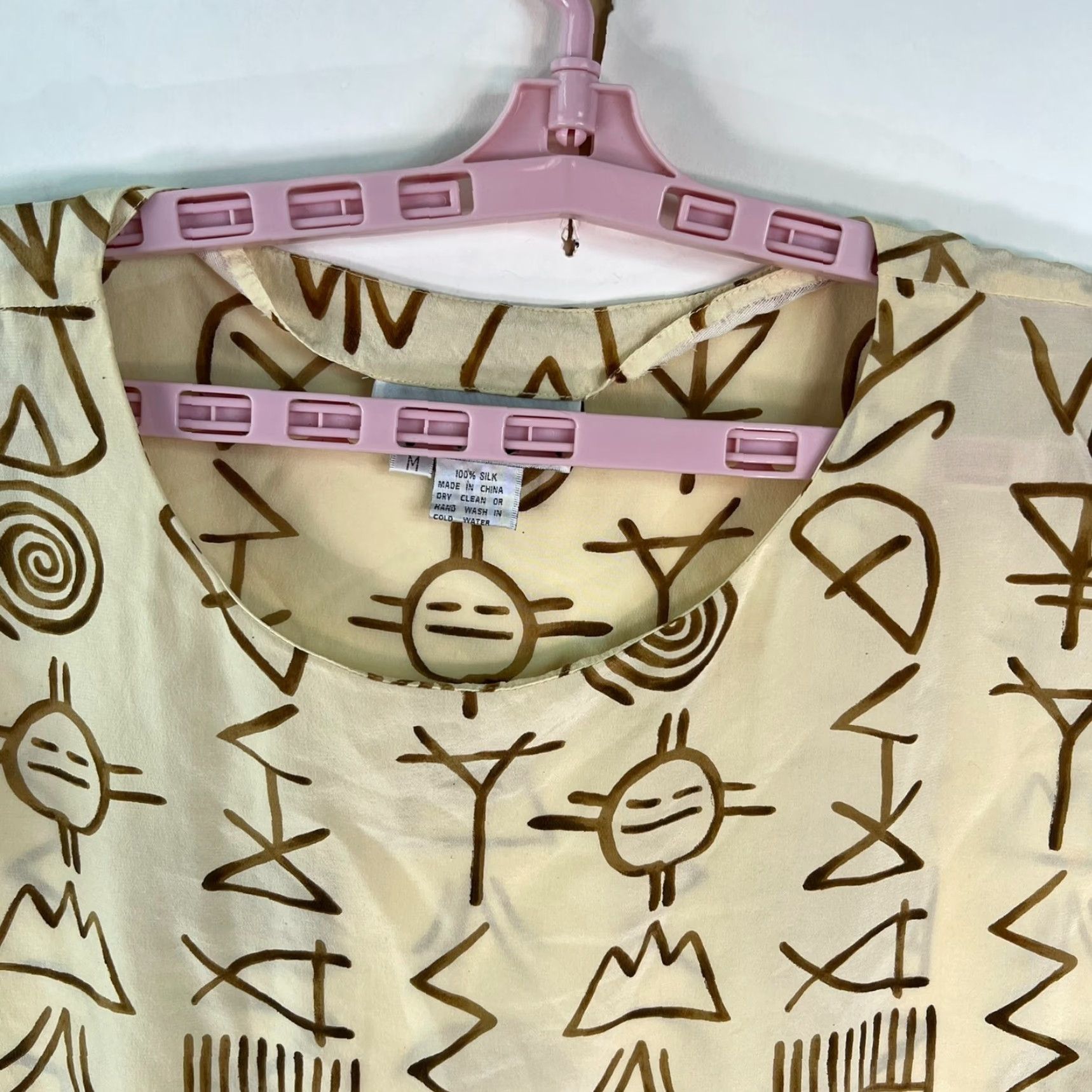 Vintage Alexandria Blouse Womens Size M Ivory Silk Dolman Sleeve Hieroglyphic Ethnic Print Size M / US 6-8 / IT 42-44 - 2 Thumbnail
