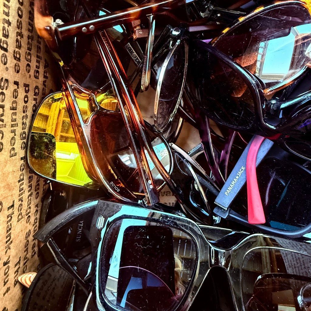 Other SUNGLASSES Lot Fifty (50) Pairs Name Brand Sunglasses Sunclo Size ONE SIZE - 2 Thumbnail