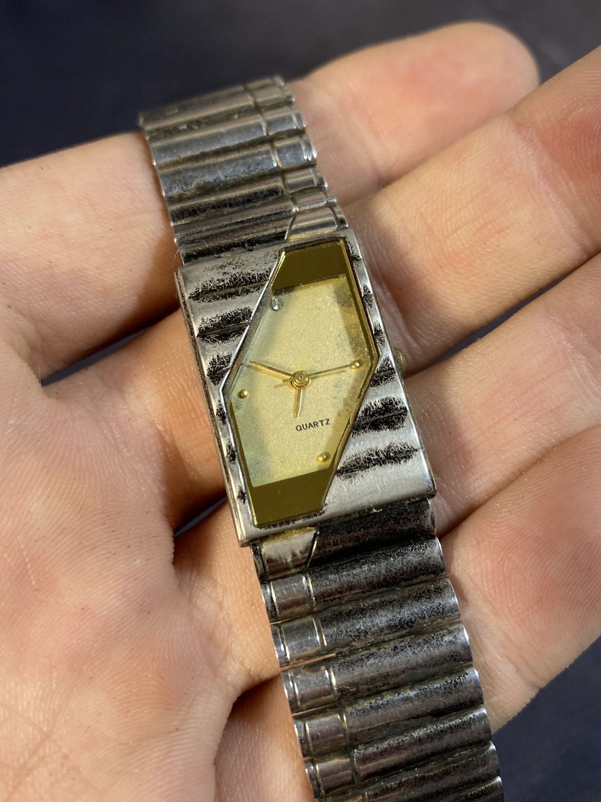 Vintage Unique Quartz Watch with Pattern Japanese Brand Size ONE SIZE - 9 Thumbnail