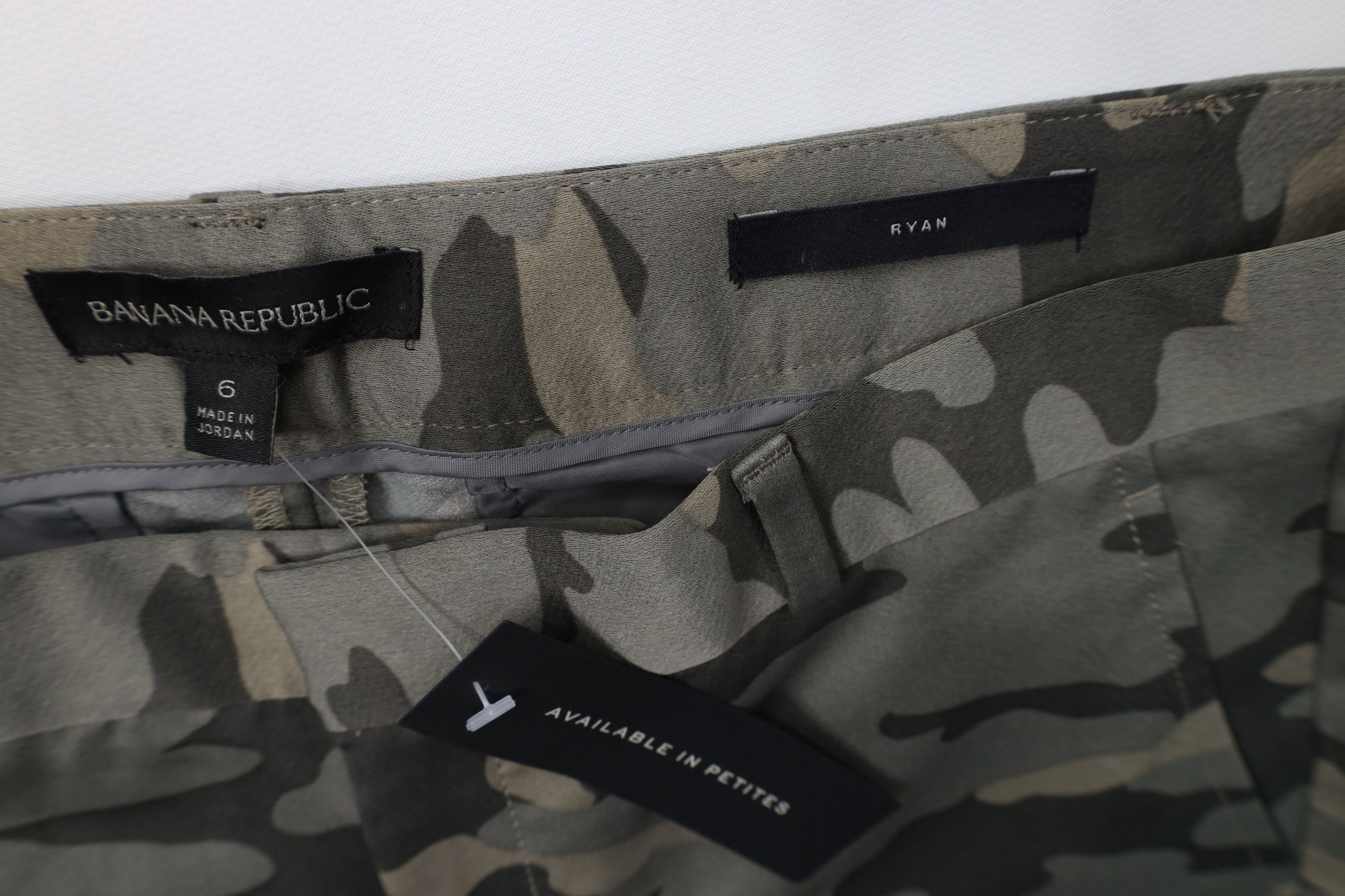 Banana Republic New Banana Republic Mid Rise Straight Leg Camouflage Pants Size 28" / US 6 / IT 42 - 6 Thumbnail