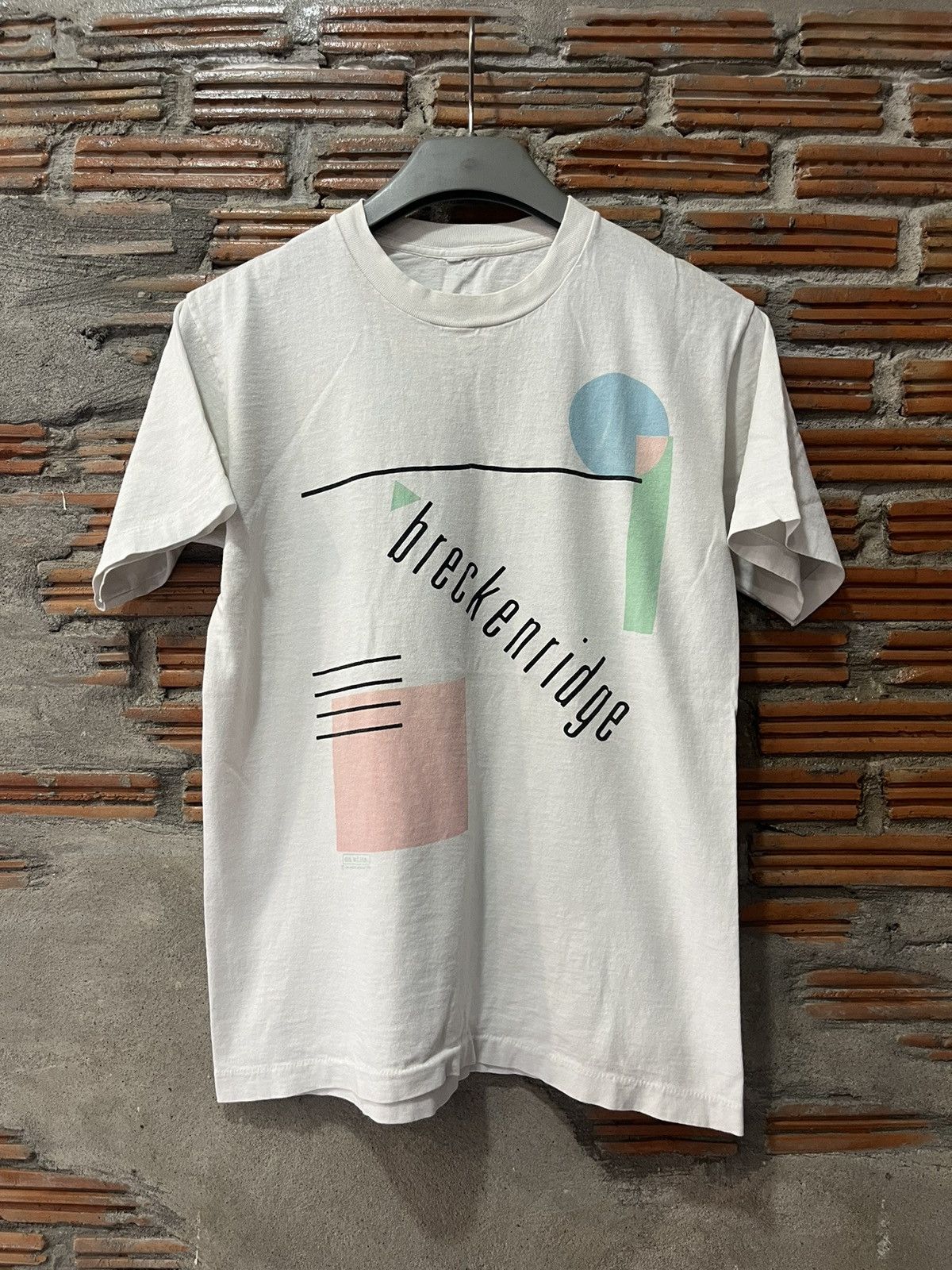 Arts & Science Vintage Breckenridge 1990’s on white Artwork Tshirt Size US S / EU 44-46 / 1 - 2 Thumbnail