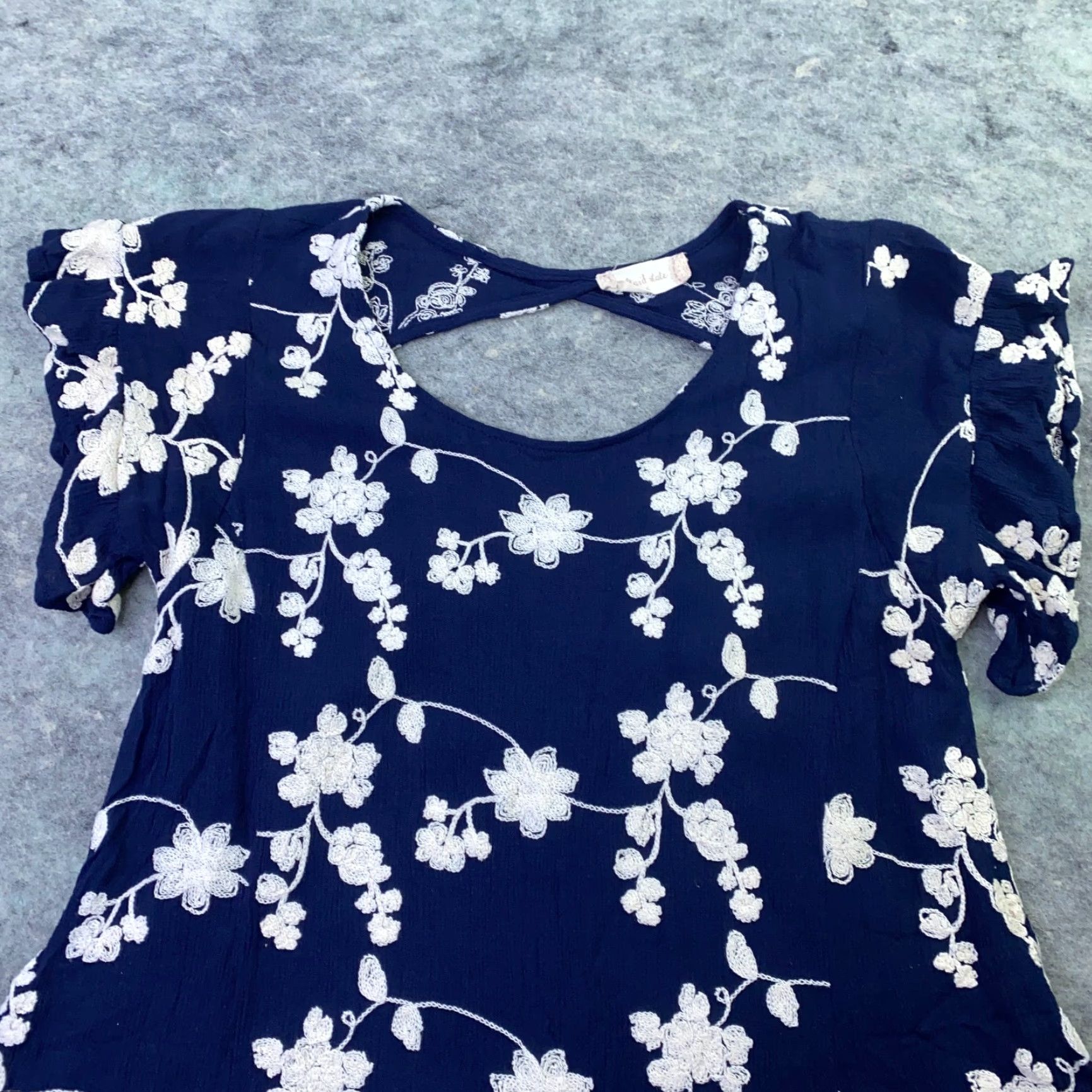Vintage Altar'd State Womens Floral Tunic Blouse Small Blue Embroidered Lightweight Flared Sleeve Size S / US 4 / IT 40 - 2 Thumbnail
