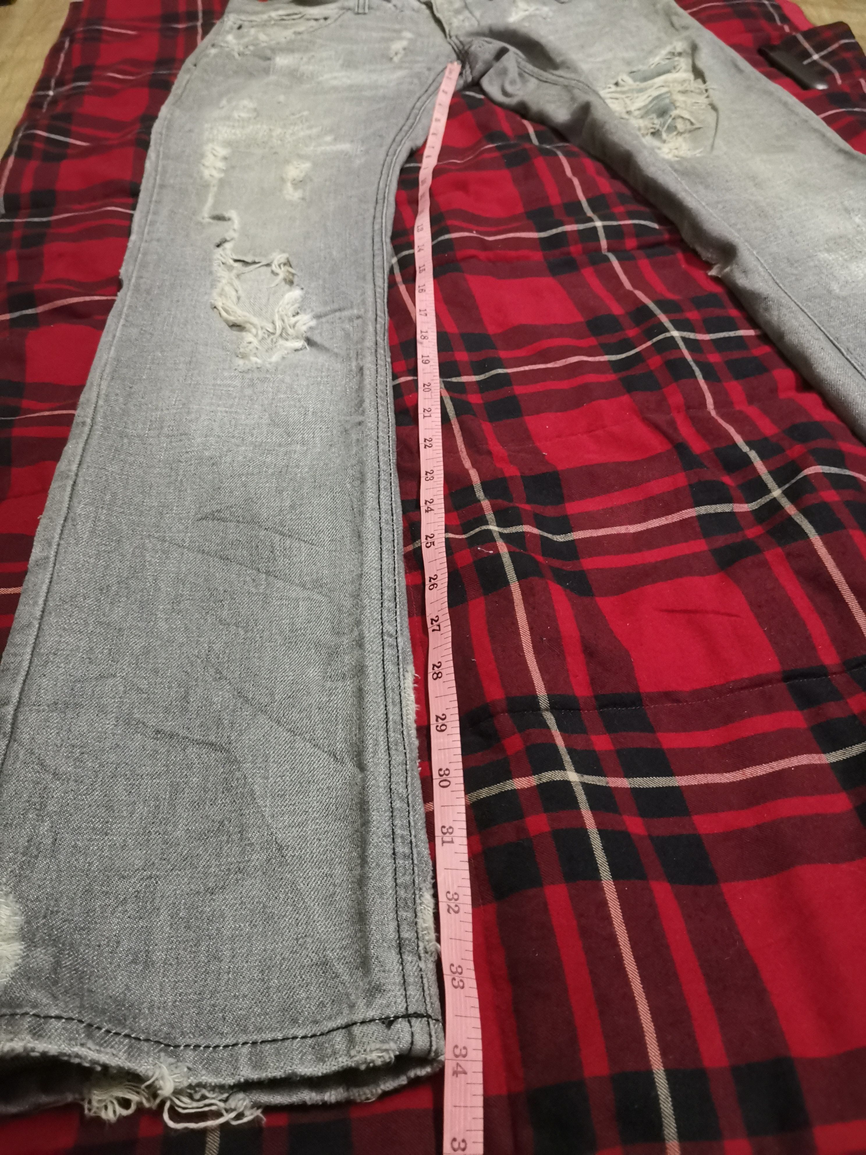 Dolce & Gabbana 💥Rare💥 Dolce & Gabbana Distressed Denim Size US 31 - 22 Thumbnail