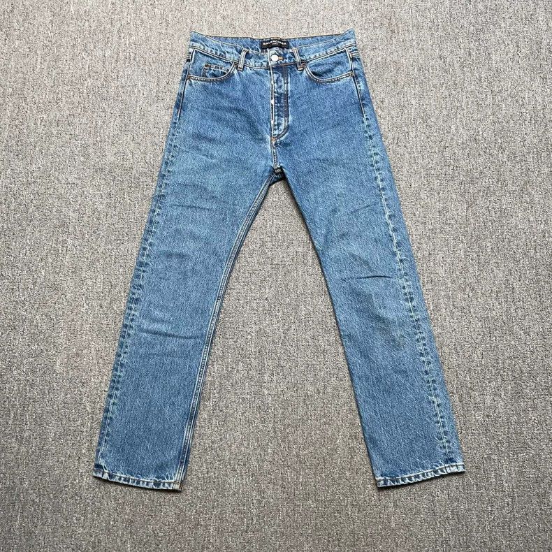 Balenciaga Balenciaga Washed Blue Jeans 2501-Nextarrow Size US 28 / EU 44 - 1 Thumbnail