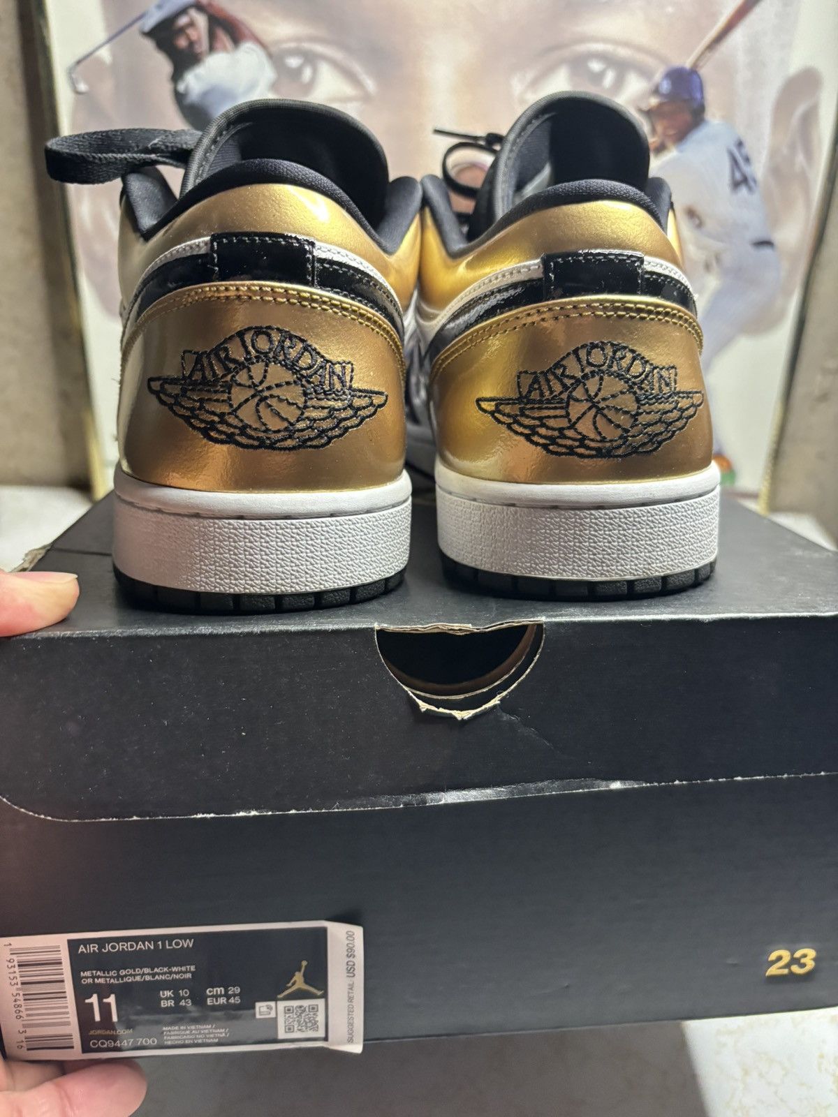 Jordan Brand Air Jordan 1 Retro High OG gold toe Size US 11 / EU 44 - 7 Thumbnail