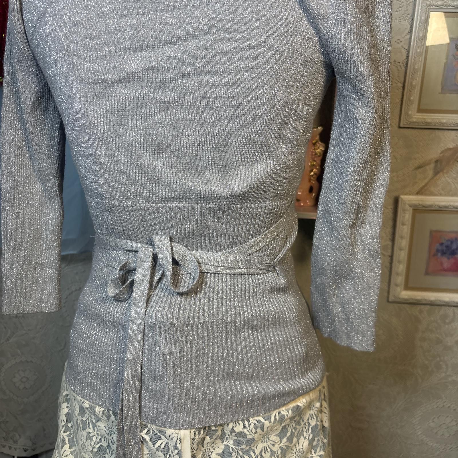 Other y2k shimmery fitted v-neck blouse with tie back Size S / US 4 / IT 40 - 3 Thumbnail