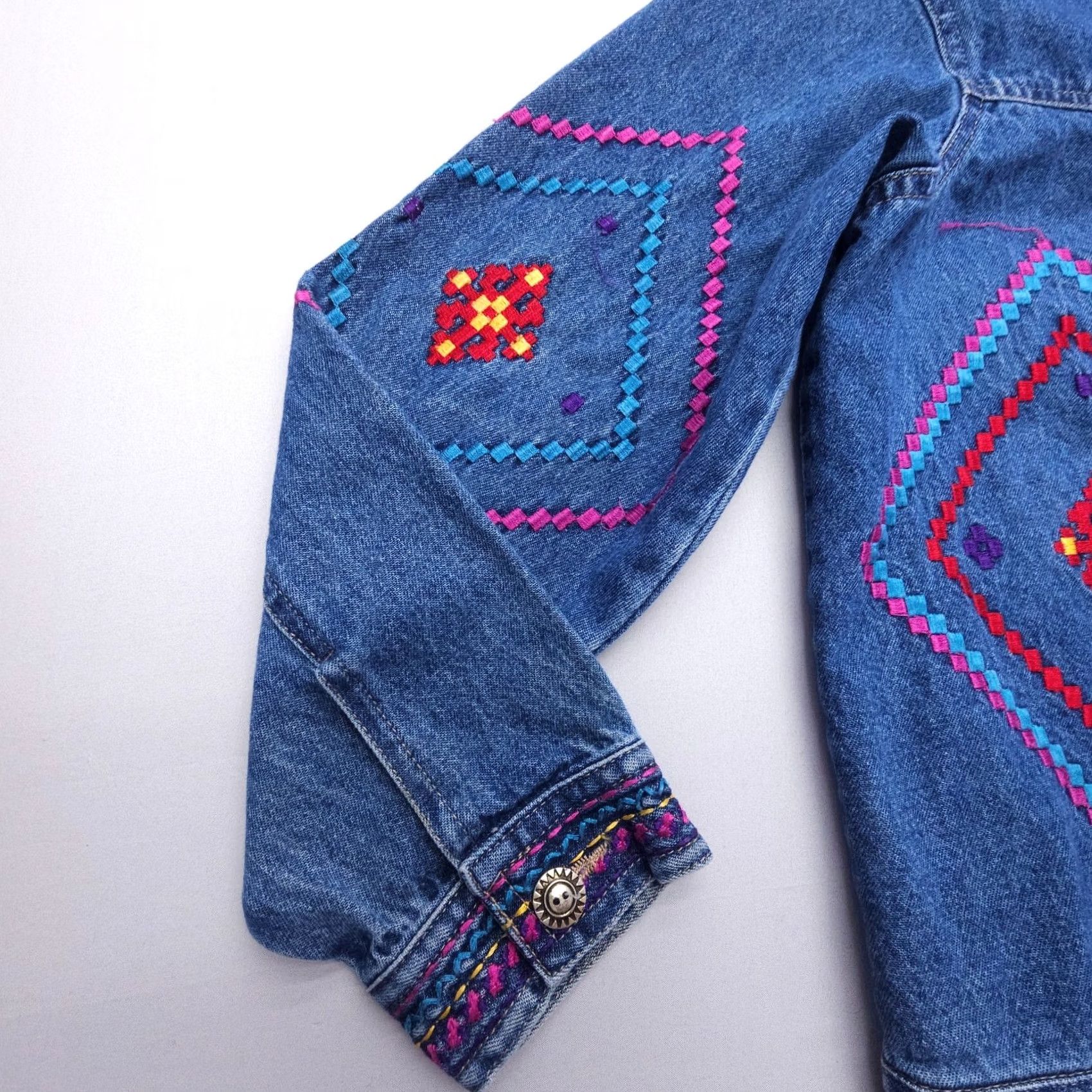 Coldwater Creek VTG Coldwater Creek Embroidered Denim Jacket Southwestern Aztec Tribal Geometric Pattern Blue Women Jacket PL Petite Size Short Sleeve" Size L / US 10 / IT 46 - 5 Thumbnail