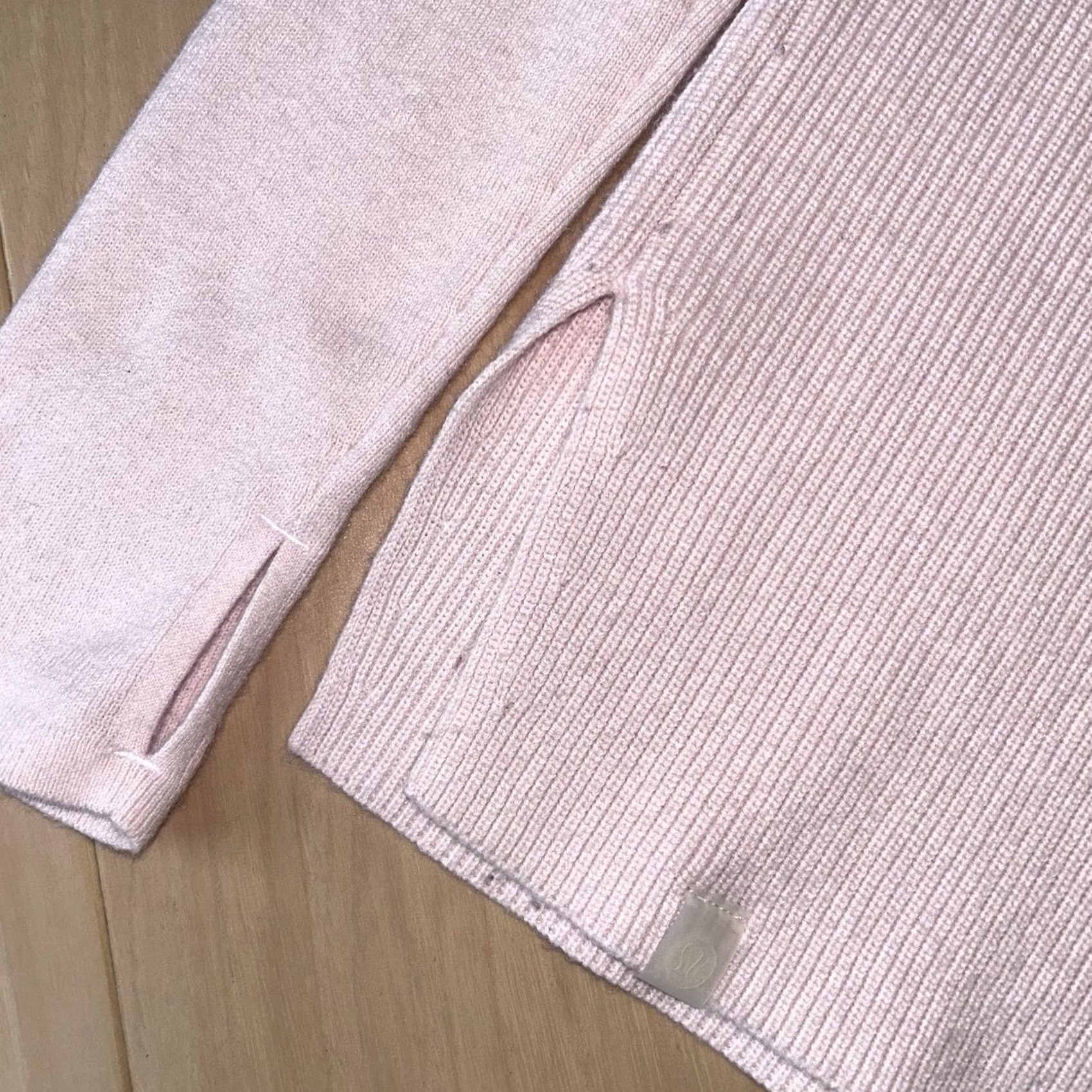 Lululemon Lululemon Sweater Pink Long Sleeve Women’s XS Crew Neck Knit Pullover Casual Athleisure Lightweight Machine Washable Logo Block Size XS / US 0-2 / IT 36-38 - 4 Thumbnail