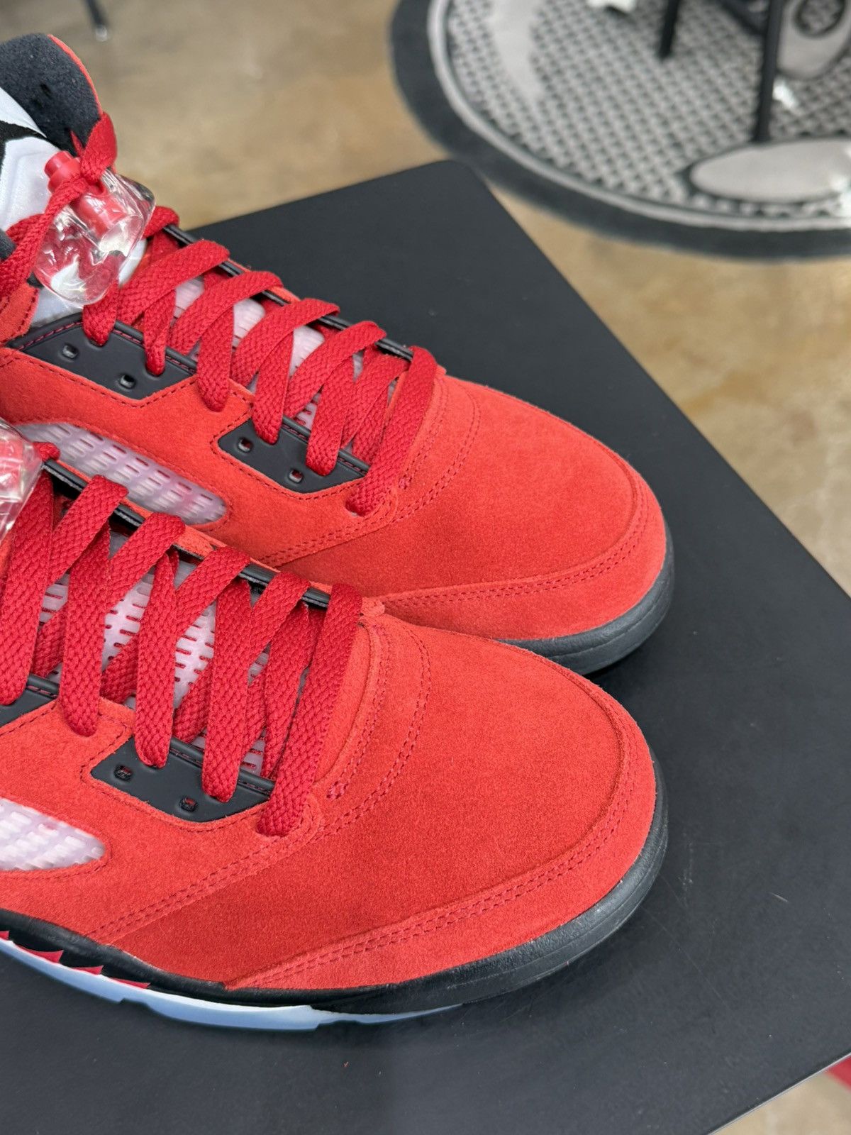 Jordan Brand Air Jordan 5 Raging Bull Red Size 10 Size US 10 / EU 43 - 8 Thumbnail