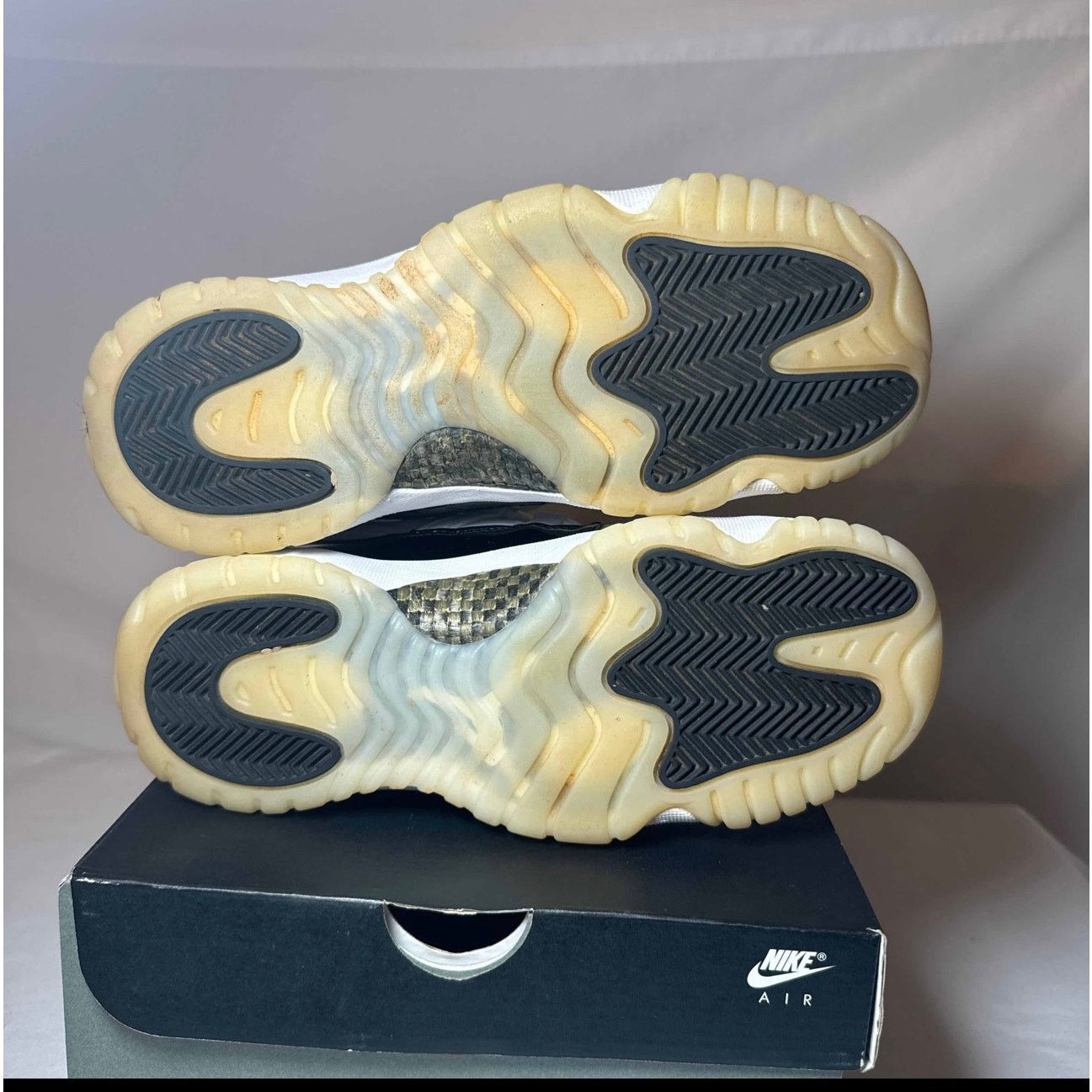 Jordan Brand × Nike Size 5.5 Air Jordan 11 Retro GS Gratitude / Defining Moments Size US 5.5 / EU 38 - 6 Thumbnail