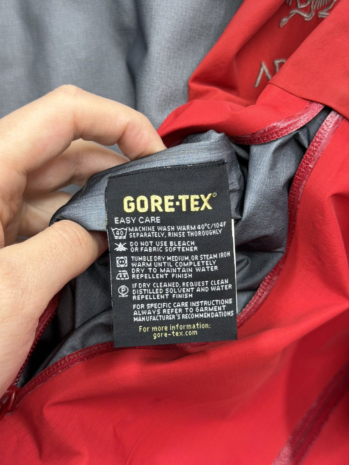Arc'teryx Vintage Arc’teryx Beta AR Gore-Tex Pro Shell Jacket Hooded Size US L / EU 52-54 / 3 - 12 Thumbnail