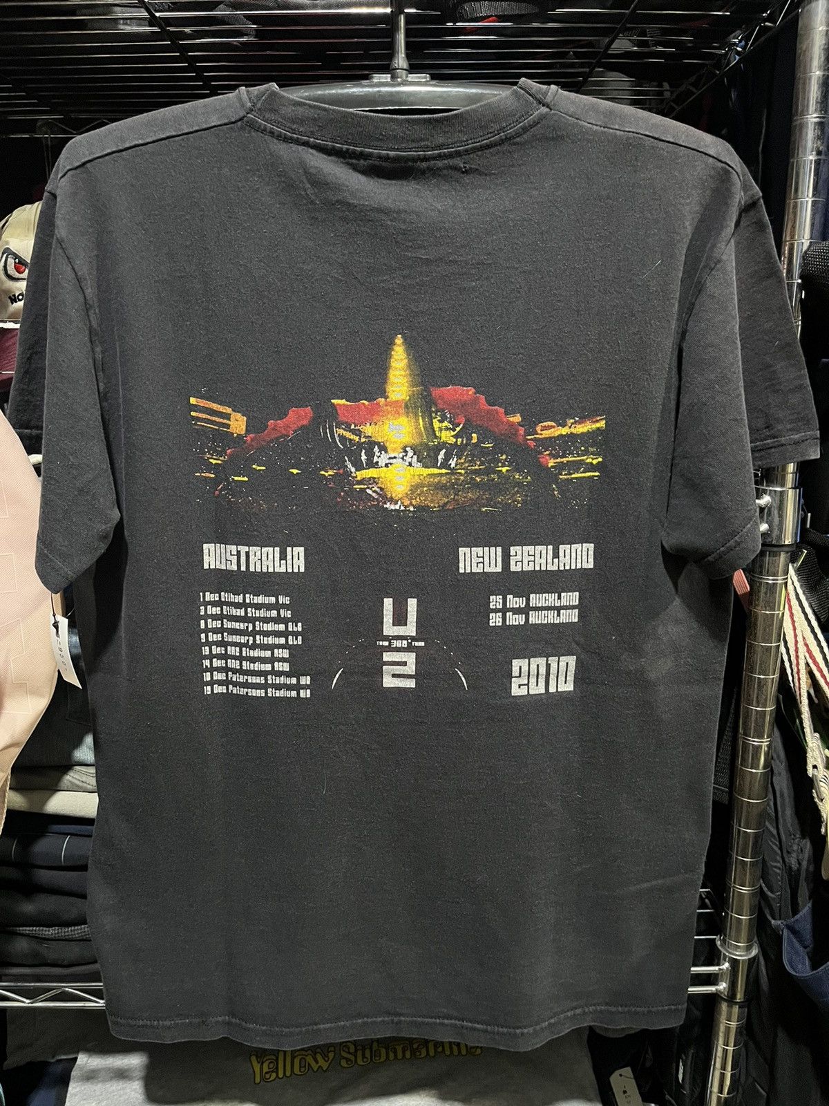 Band Tees U2 / 360 Alternative Rock Australia Tour Tee 2010s Size US M / EU 48-50 / 2 - 2 Thumbnail