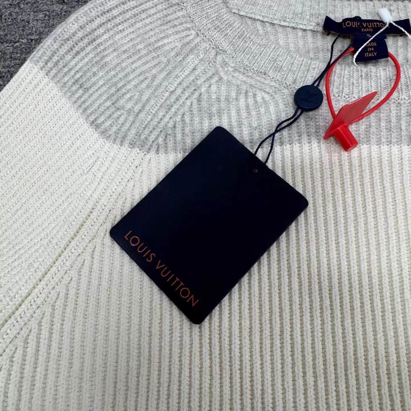 Louis Vuitton lv gray white stripe triangle logo short knit sweater s Size US S / EU 44-46 / 1 - 5 Thumbnail