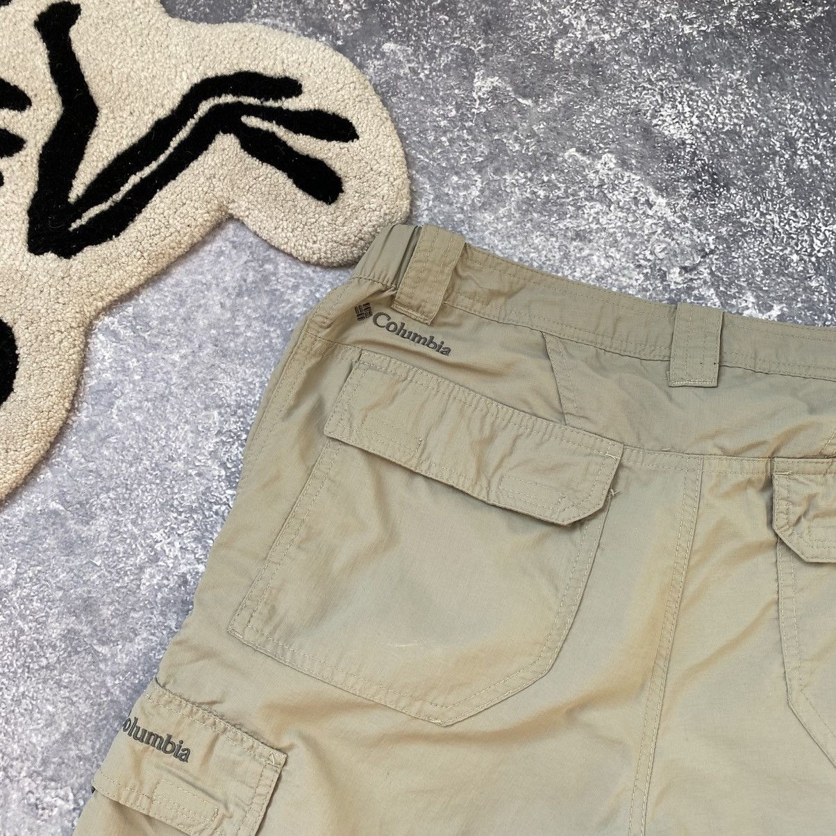 Columbia Men’s Columbia Small logo Cargo outdoor shorts Size US 32 / EU 48 - 7 Thumbnail