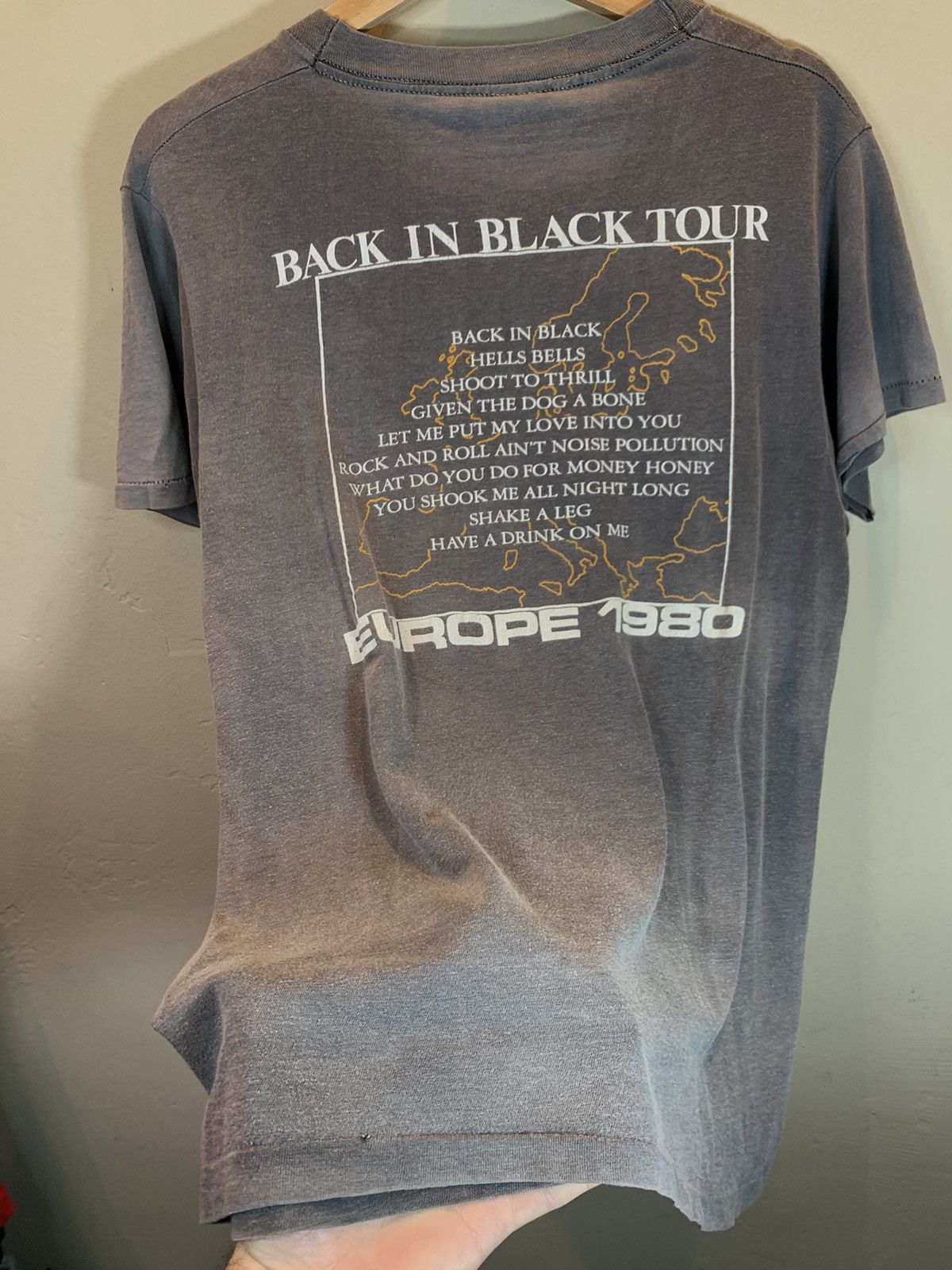 AC/DC × Vintage *RARE* Vintage 1980 AC/DC Back In Black Europe Tour T-Shirt Size US L / EU 52-54 / 3 - 4 Thumbnail