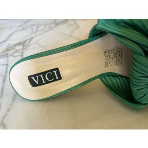 Other Vici Green Bow Sandals Women size US8 / EUR 38 / 2 1/2" Heel Size US 8 / IT 38 - 3 Thumbnail
