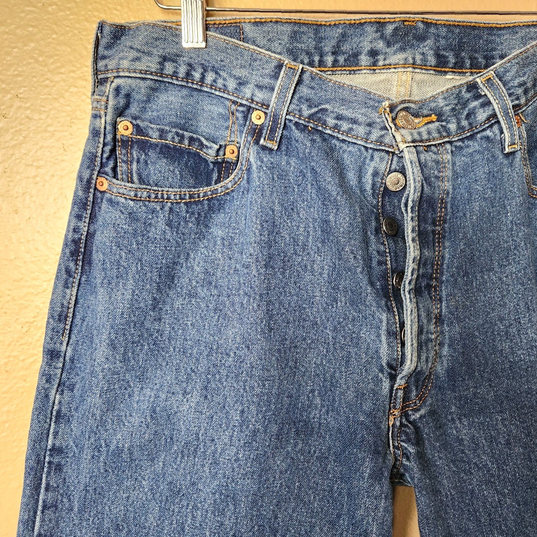 Levi's VINTAGE Levi's Jeans 501 Button Fly Medium Wash Straight Mens 36x30 Blue Denim Regular Inseam 30s 90s Moda? Size US 36 / EU 52 - 2 Thumbnail