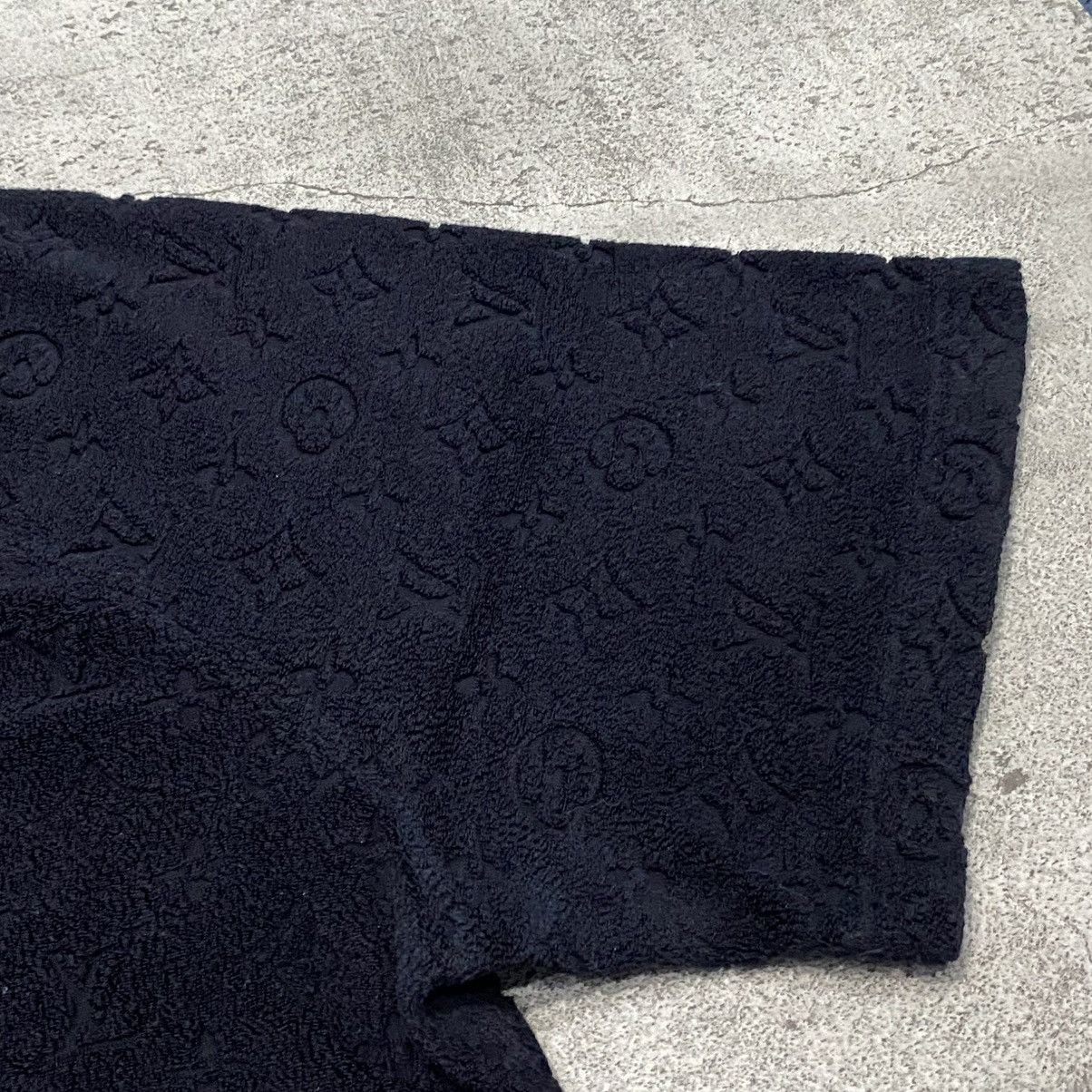 Louis Vuitton Louis Vuitton Monogram Black Towel Tshirt Size US XL / EU 56 / 4 - 5 Thumbnail