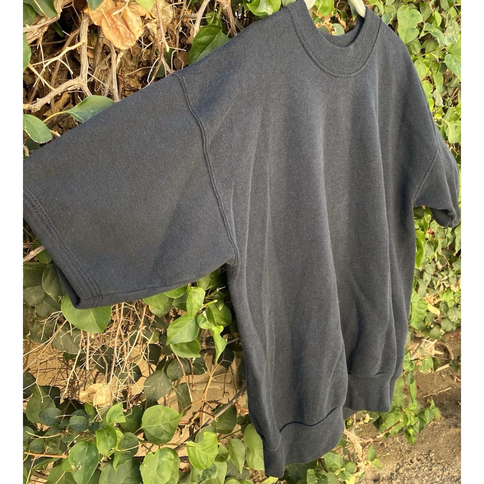 Vintage VINTAGE Honors Short Sleeve Sweatshirt Mens L Black Fade Sports Pullover Sweatshirt 90s or 00s Size US L / EU 52-54 / 3 - 5 Thumbnail