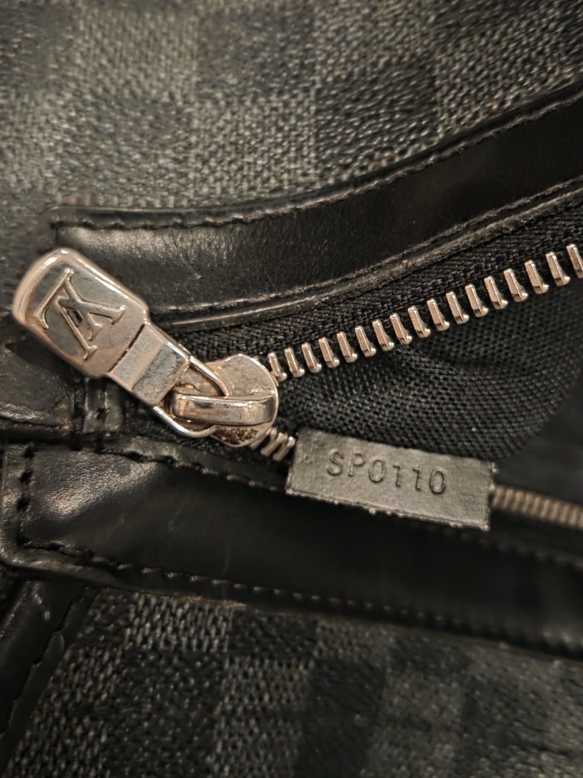 Louis Vuitton Louis Vuitton Damier Graphite Messenger Bag grey bag Size ONE SIZE - 10 Thumbnail
