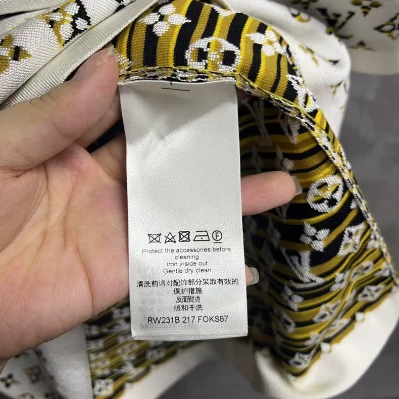 Louis Vuitton Louis Vuitton White Logo Jacquard Polo Straight Short Slee Size US S / EU 44-46 / 1 - 3 Thumbnail