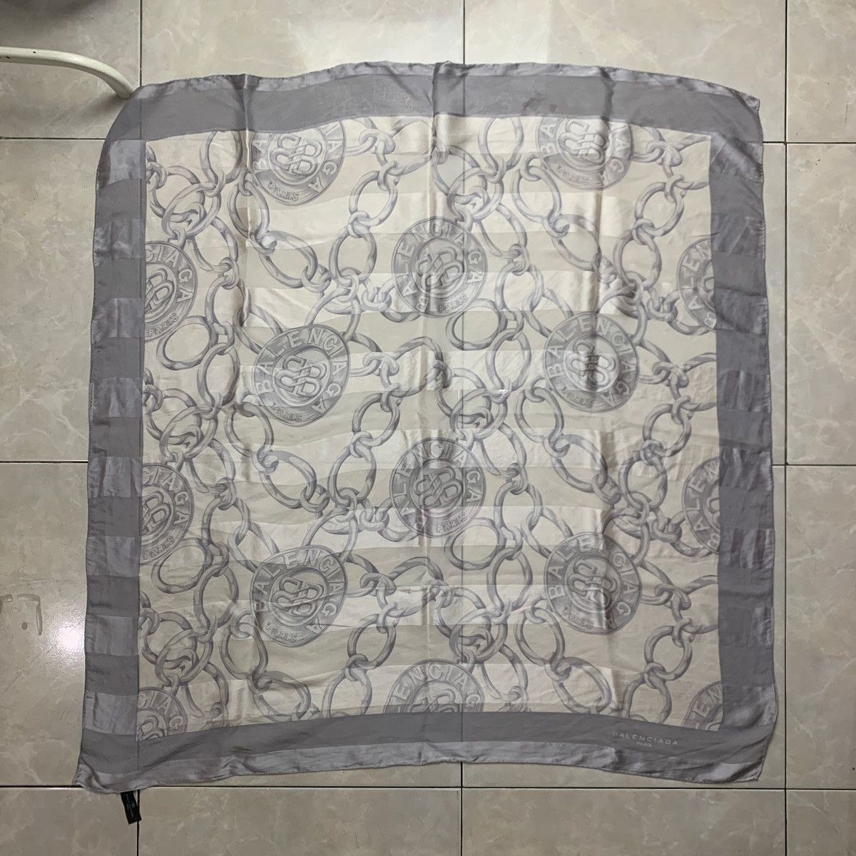 Balenciaga Balenciaga Chain Printed Silk Scraves Size ONE SIZE - 2 Thumbnail