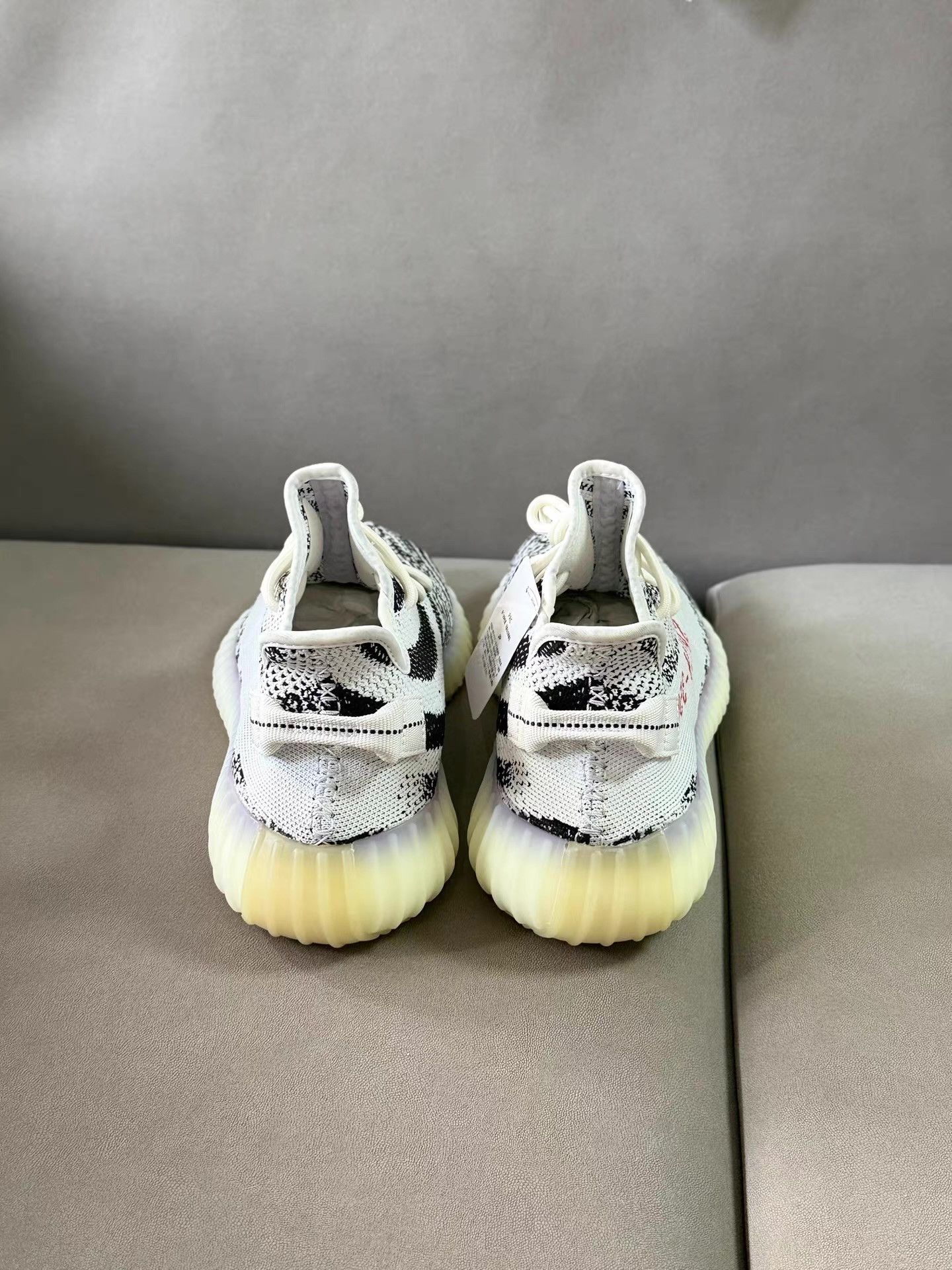 Adidas Brand New Adidas Yeezy Boost 350 V2 Zebra Ｑ20 Size US 10 / EU 43 - 3 Thumbnail