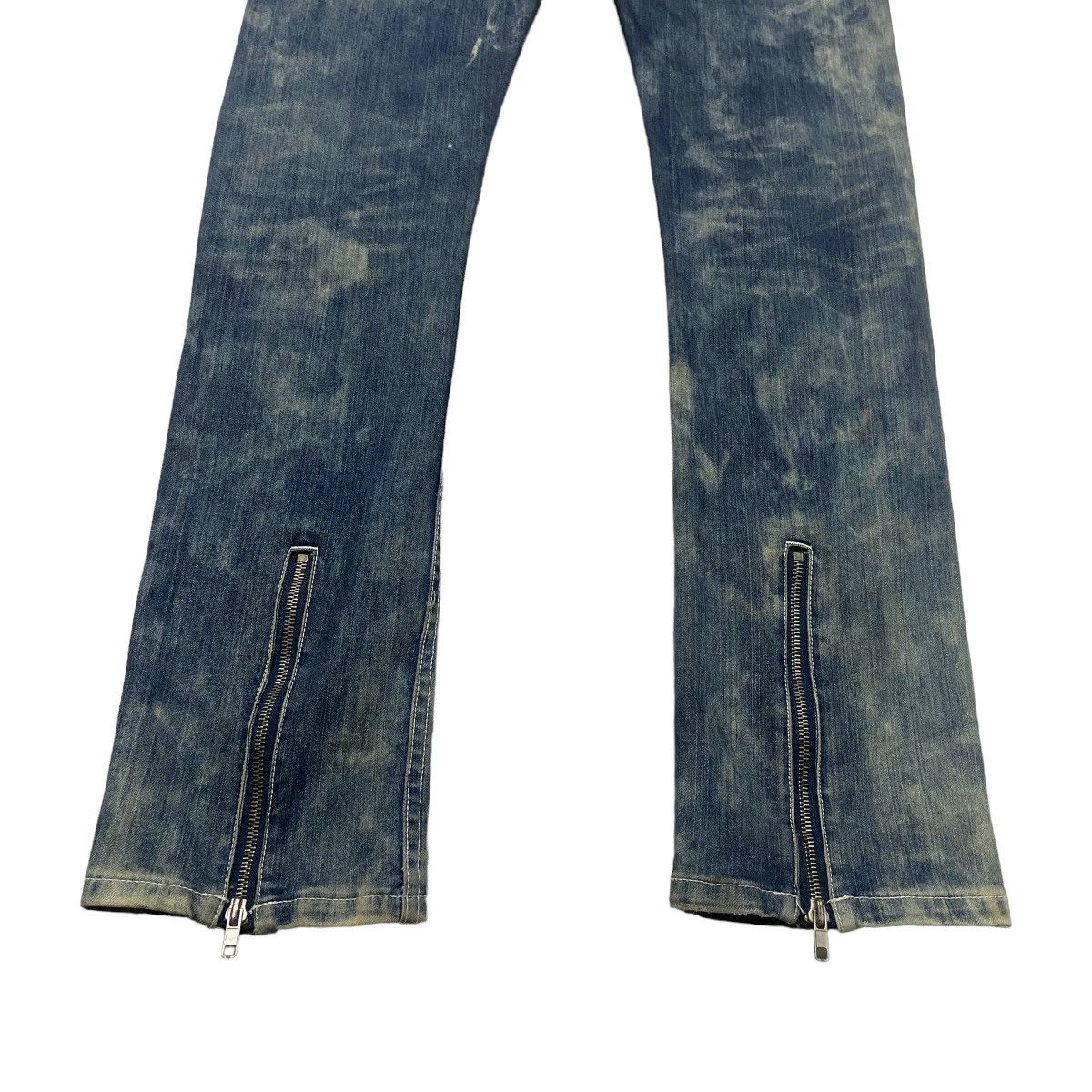 Le Grande Bleu (L.G.B.) GLAD NEWS Denim Low Flare Studded Jeans Size US 33 - 14 Thumbnail