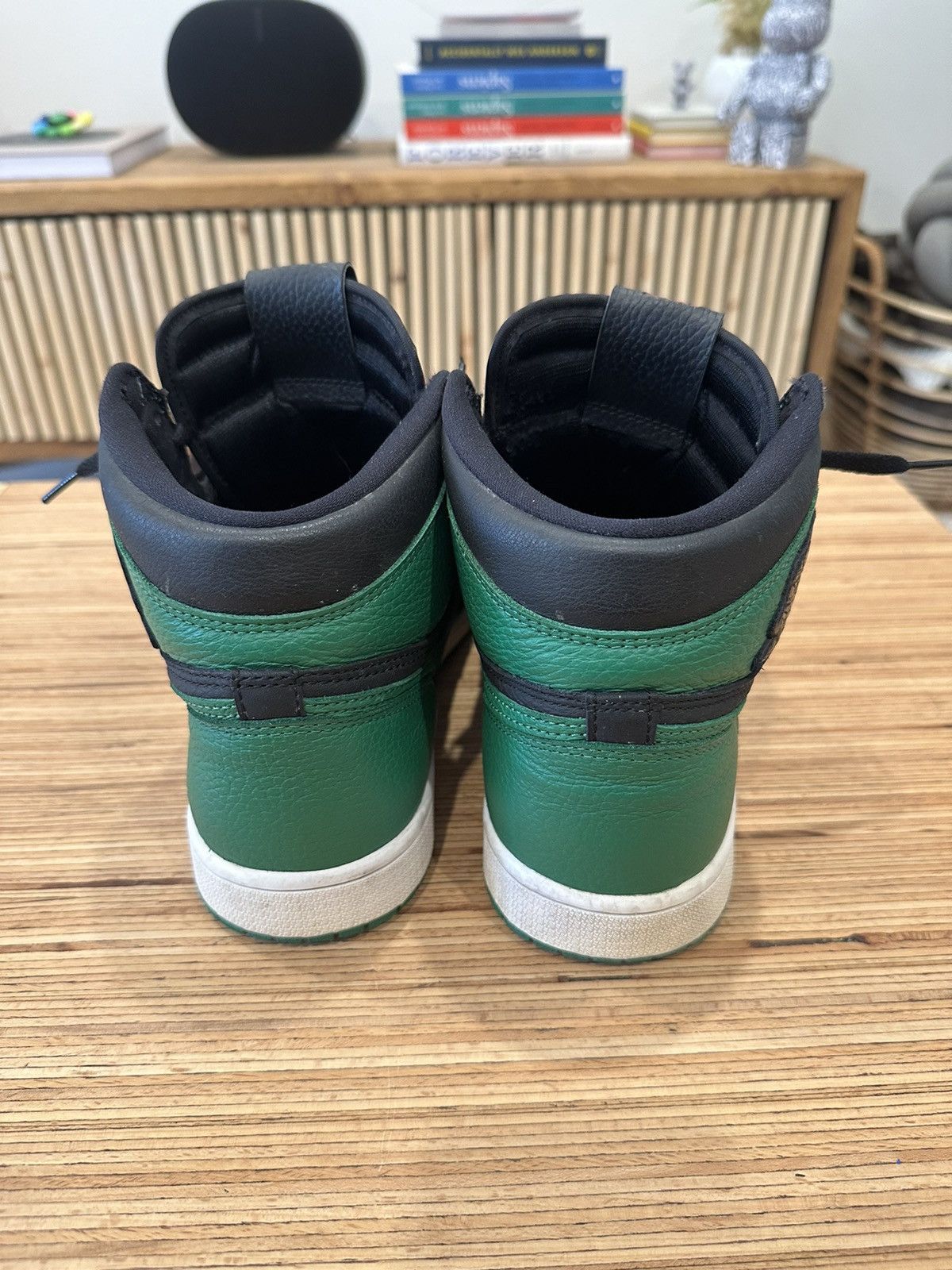 Jordan Brand Air Jordan 1 Retro High OG Black/Pine Green Size US 9.5 / EU 42-43 - 4 Thumbnail