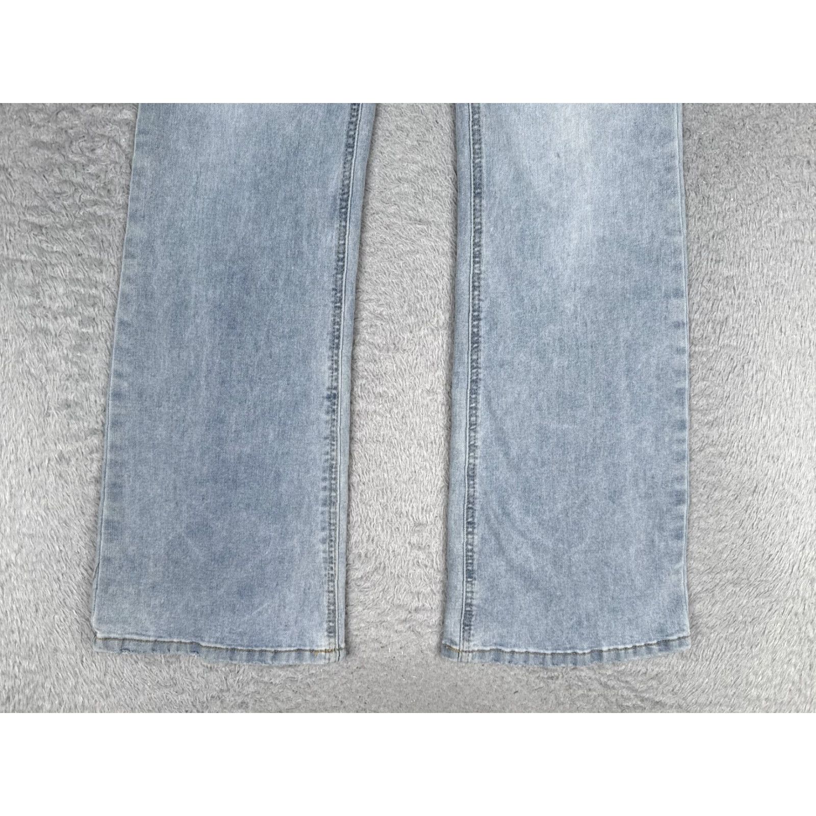 Vintage No Boundaries Jeans Womens 8 Bootcut Denim Light Blue 26x30 Mid Rise Stretch 5-Pocket Size 30" / US 8 / IT 44 - 2 Thumbnail