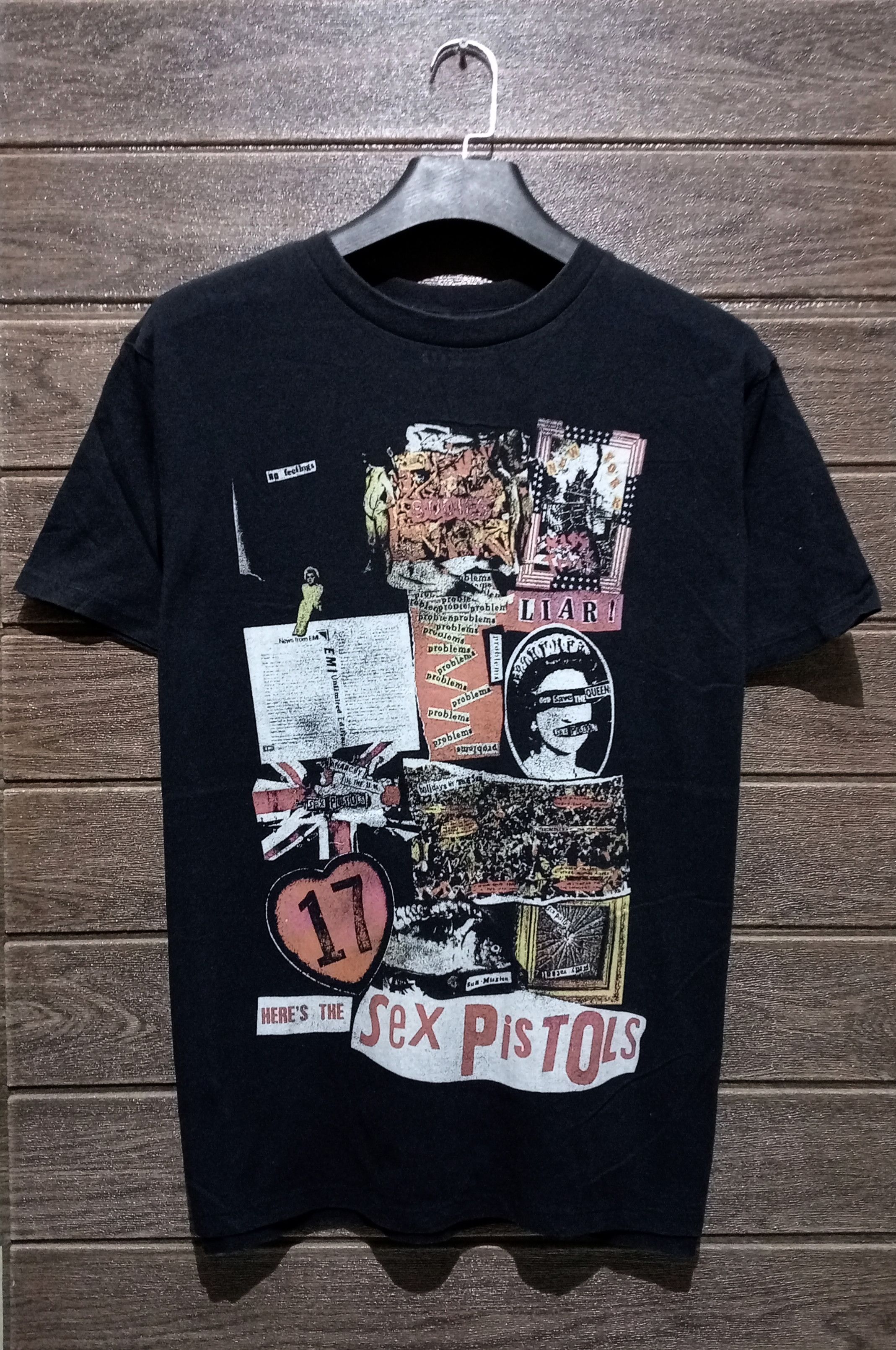 Band Tees Vintage Punk Here's The Sex Pistols Uniqlo Tee Size US M / EU 48-50 / 2 - 1 Thumbnail