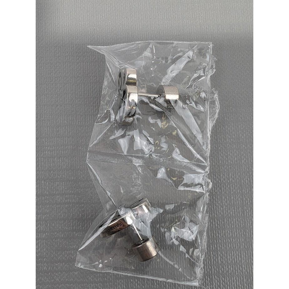 Balenciaga o1rshd1 Size: OS / B Logo Earrings in Silver Size ONE SIZE - 9 Thumbnail
