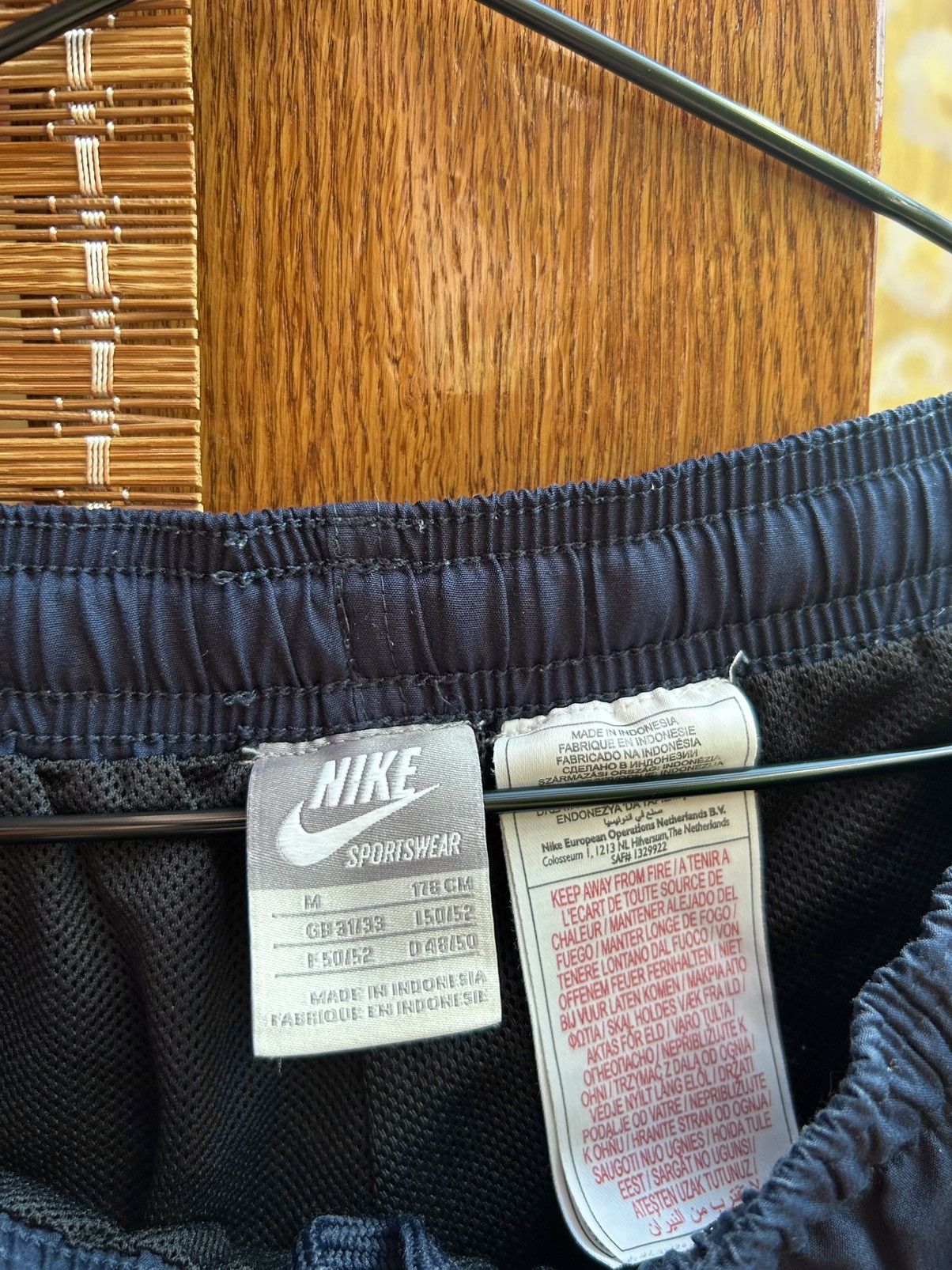 Nike Vintage Nike Nylon Cargo Pants Size M Navy Blue Size US 32 / EU 48 - 5 Thumbnail