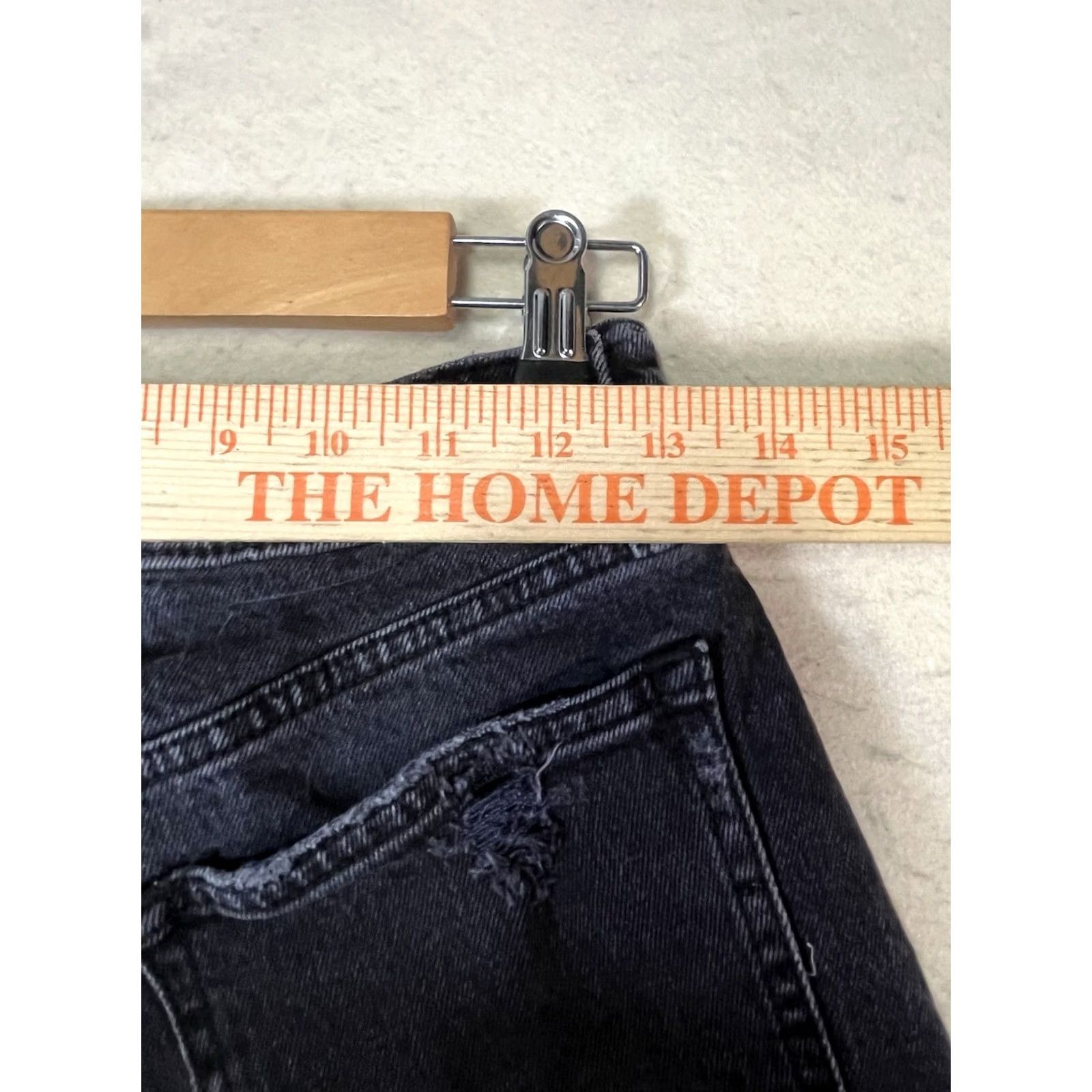 Abercrombie & Fitch Abercrombie & Fitch The Mom Short High Rise Black Denim Cutoff Shorts Size 25/0 Womens Regular 5-Pocket Grunge Casual Streetwear Size 42" / US 20 - 3 Thumbnail
