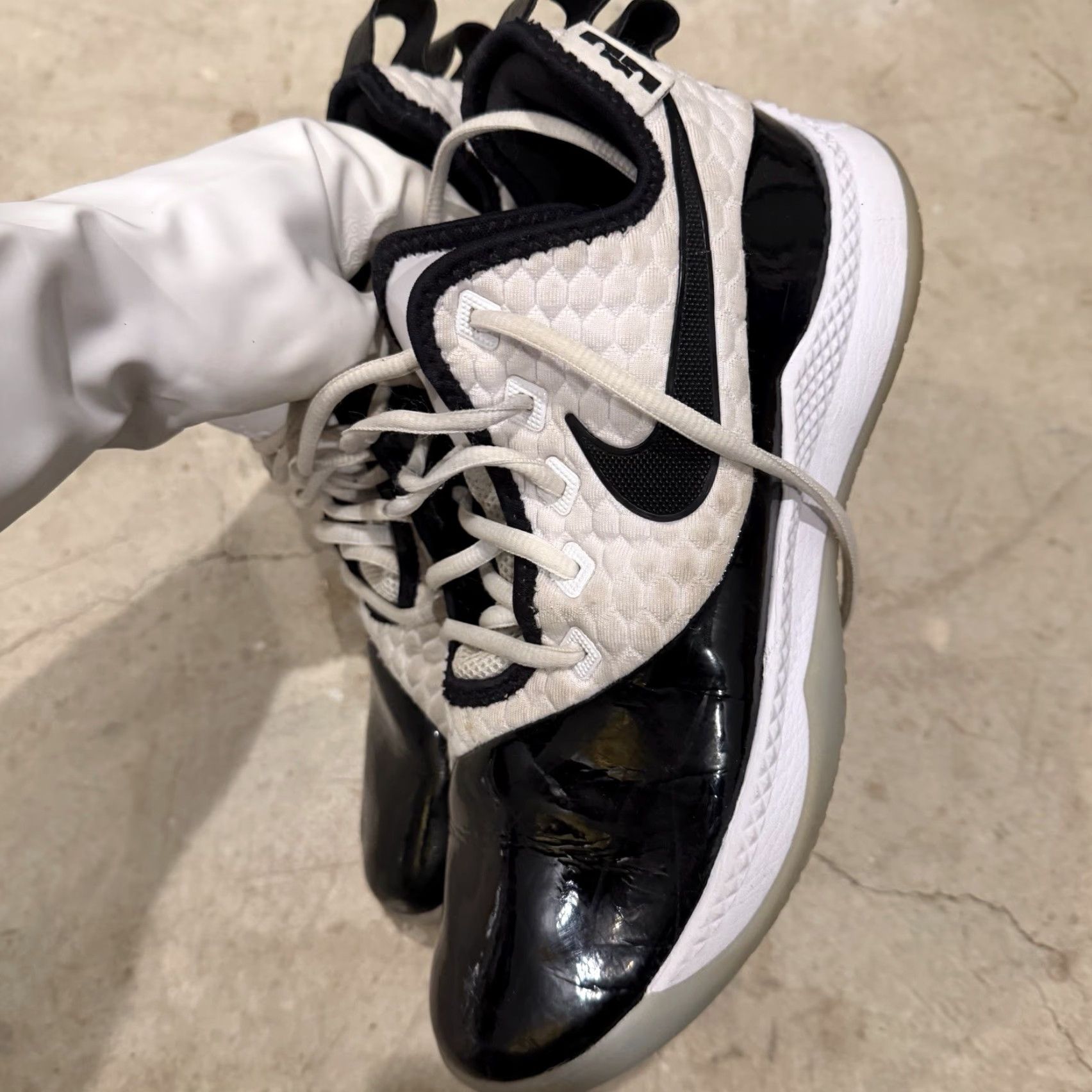 Nike Nike LeBron Witness 3 Premium Concord Sneaker Men Size 8.5 White/Oxygen Purple/Black Size ONE SIZE - 6 Thumbnail