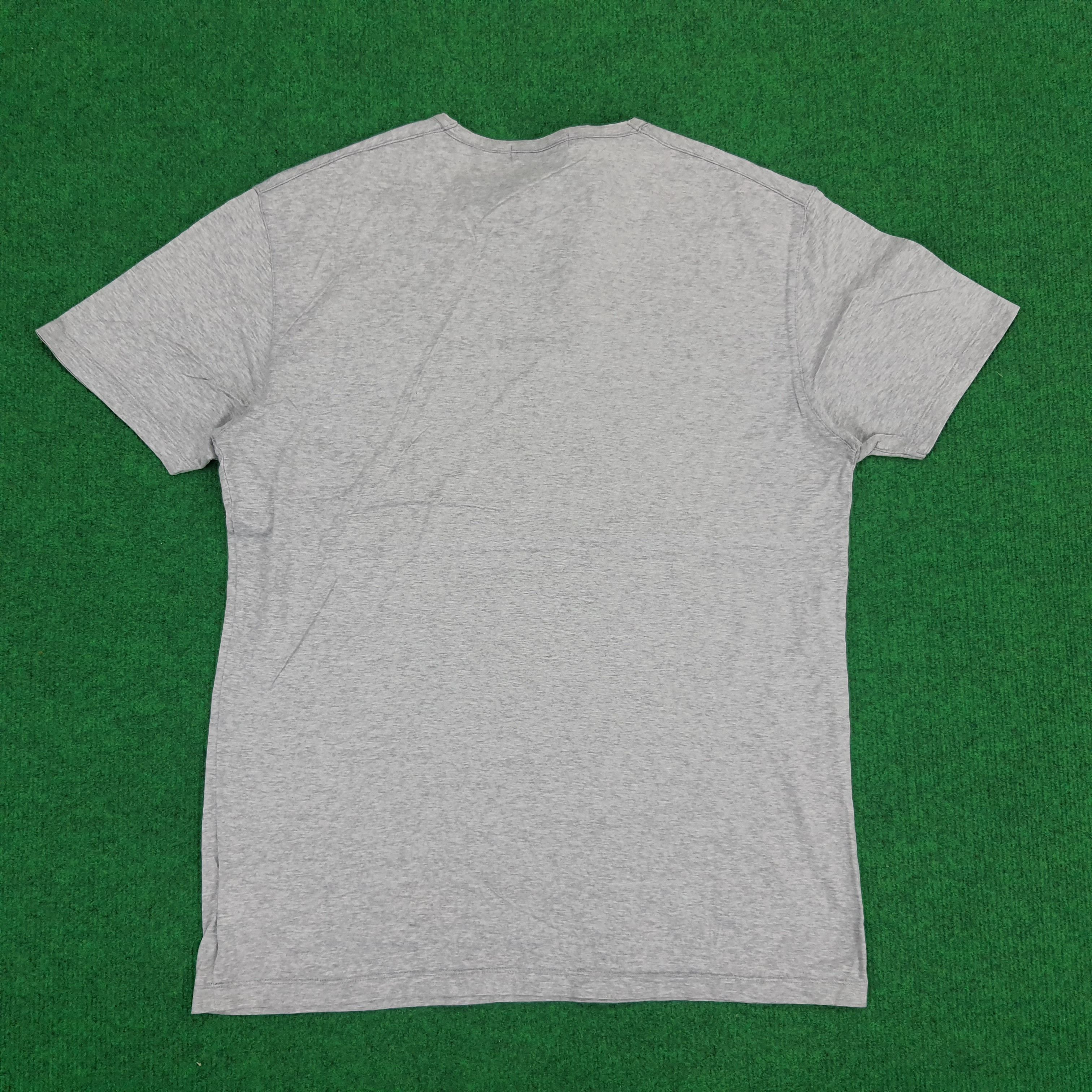 Burberry × Vintage Vintage Burberry Black Label V Neck T-shirt Size US M / EU 48-50 / 2 - 3 Thumbnail