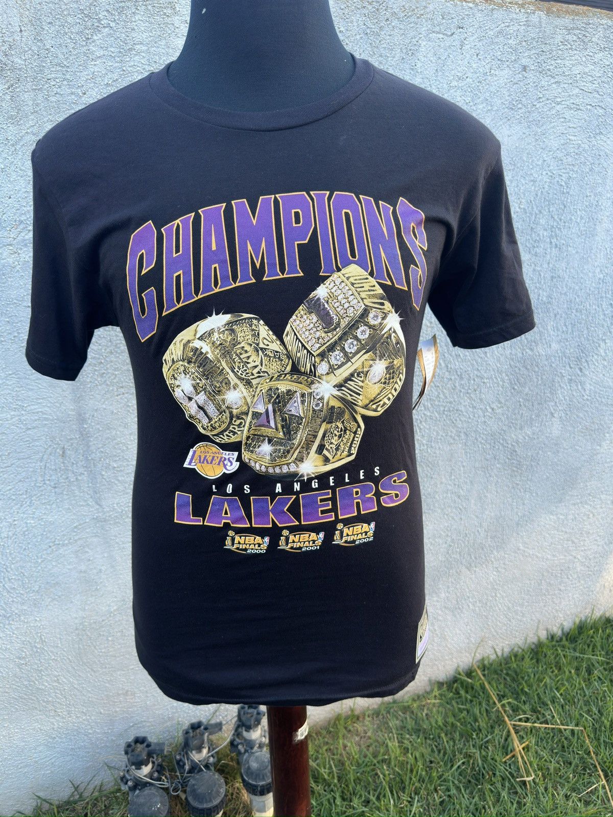 Mitchell & Ness New Los Angeles Lakers NBA Finals 3-Peat 2000-02 Men's S Size US S / EU 44-46 / 1 - 1 Thumbnail