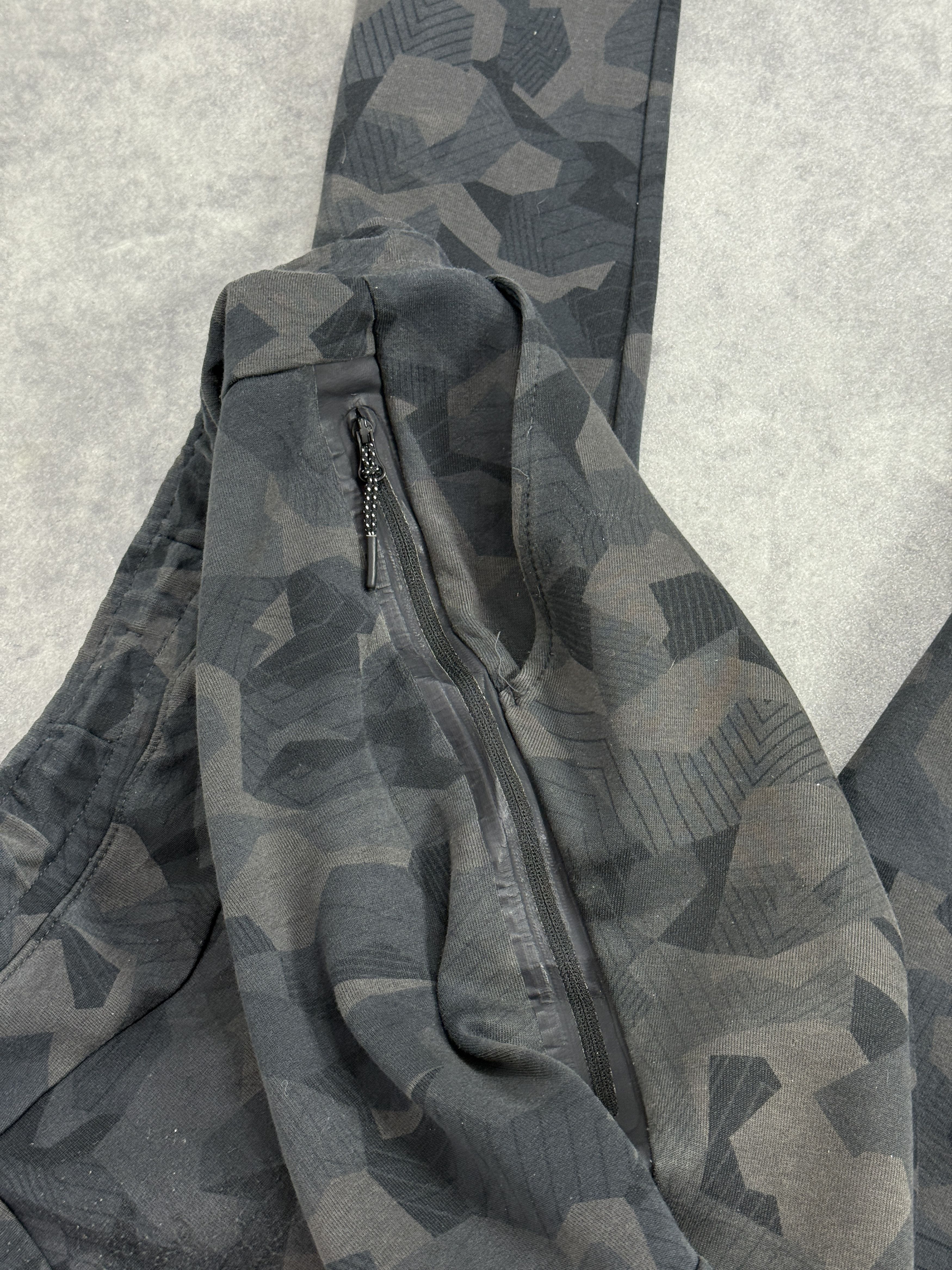 Nike Camo Nike Tech Fleece Sweatpants Size US 29 - 8 Thumbnail