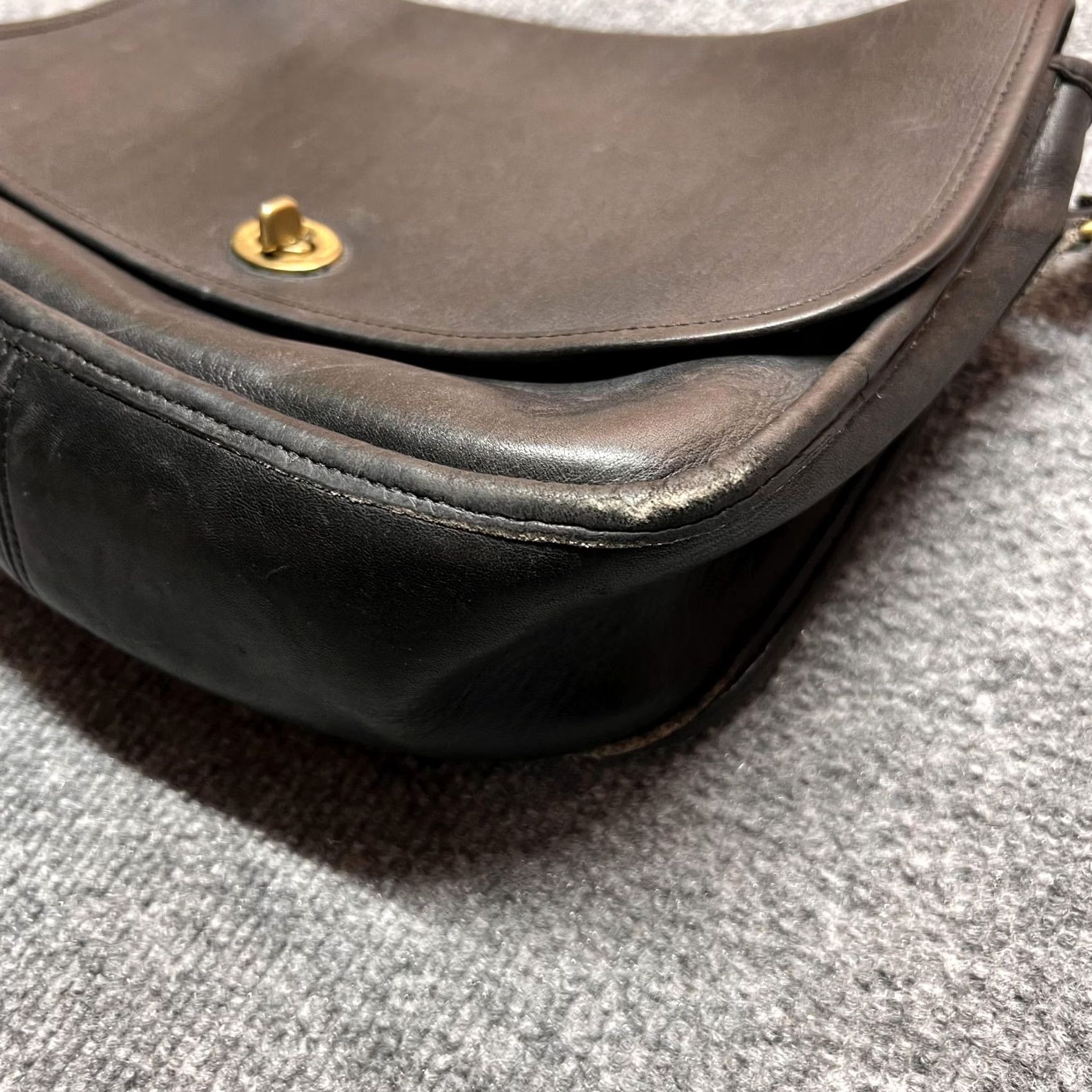 Coach VINTAGE Coach Bag Small Black Leather Crossbody Turnlock Made USA Womens Size ONE SIZE - 2 Thumbnail