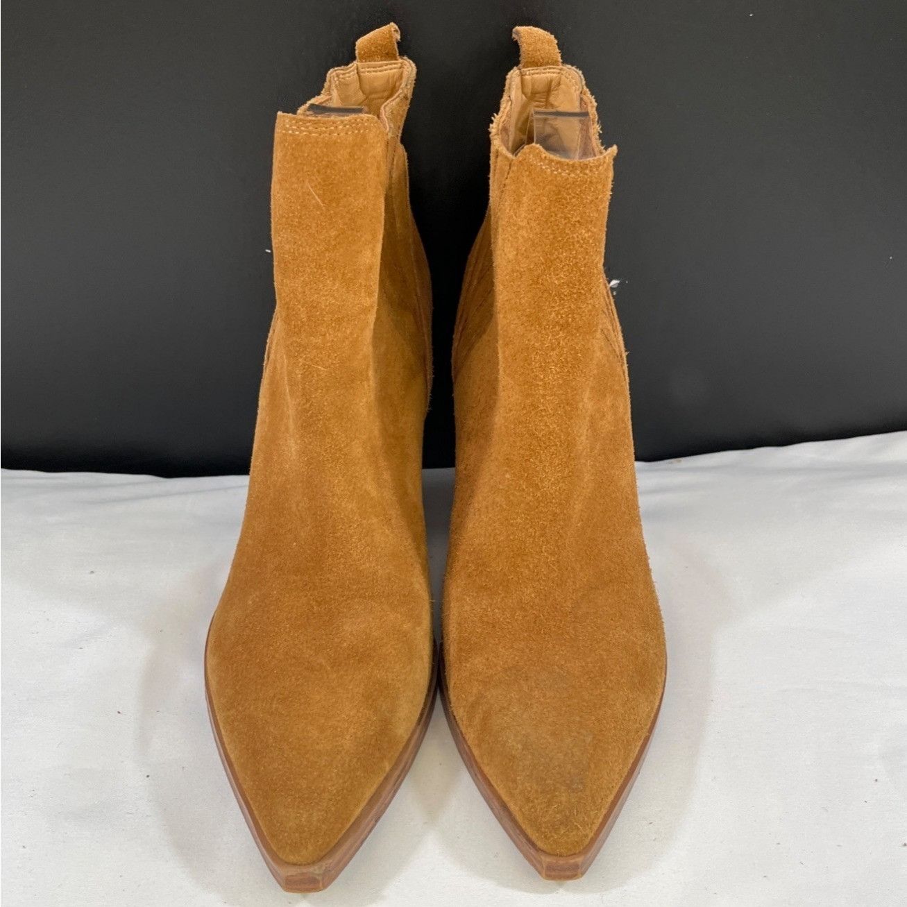 Marc Fisher Gadri tan suede factory pointed Toe Sz 8