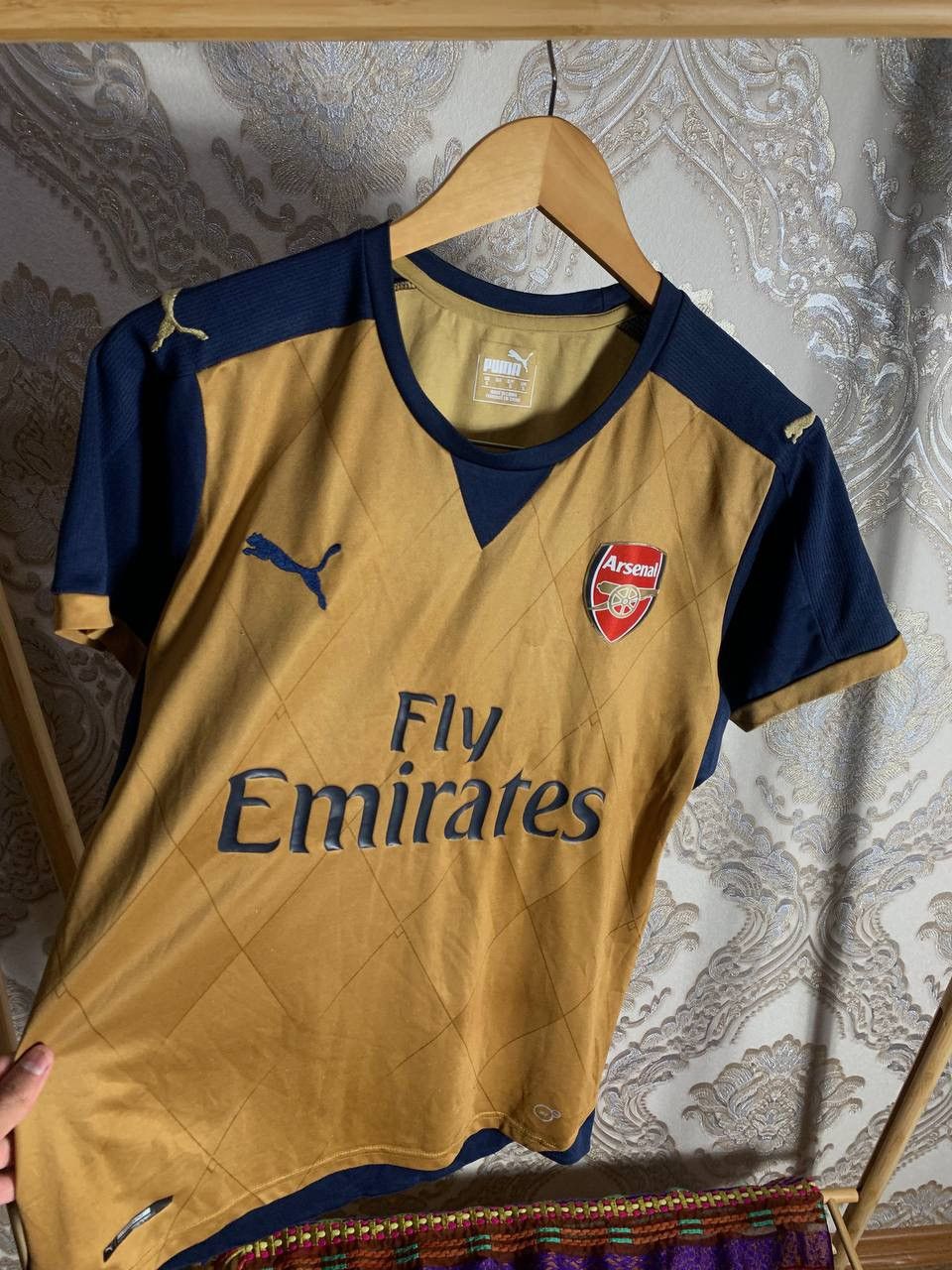 Puma VINTAGE PUMA FC ARSENAL LONDON ENGLAND SOCCER JERSEY RETRO Size US S / EU 44-46 / 1 - 3 Thumbnail