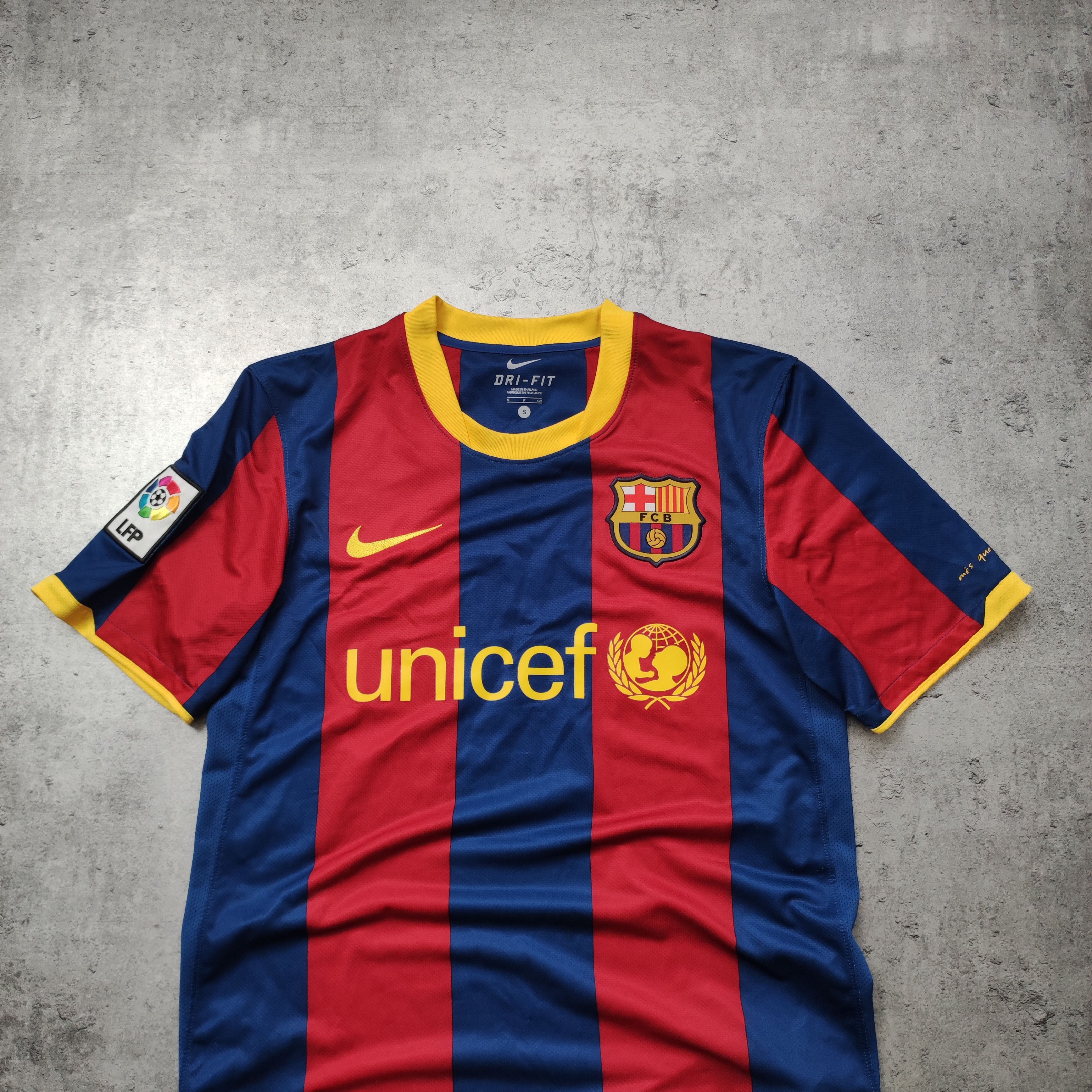 Other RARE 2010 FC Barcelona x Nike Football Home Jersey Size US S / EU 44-46 / 1 - 3 Thumbnail