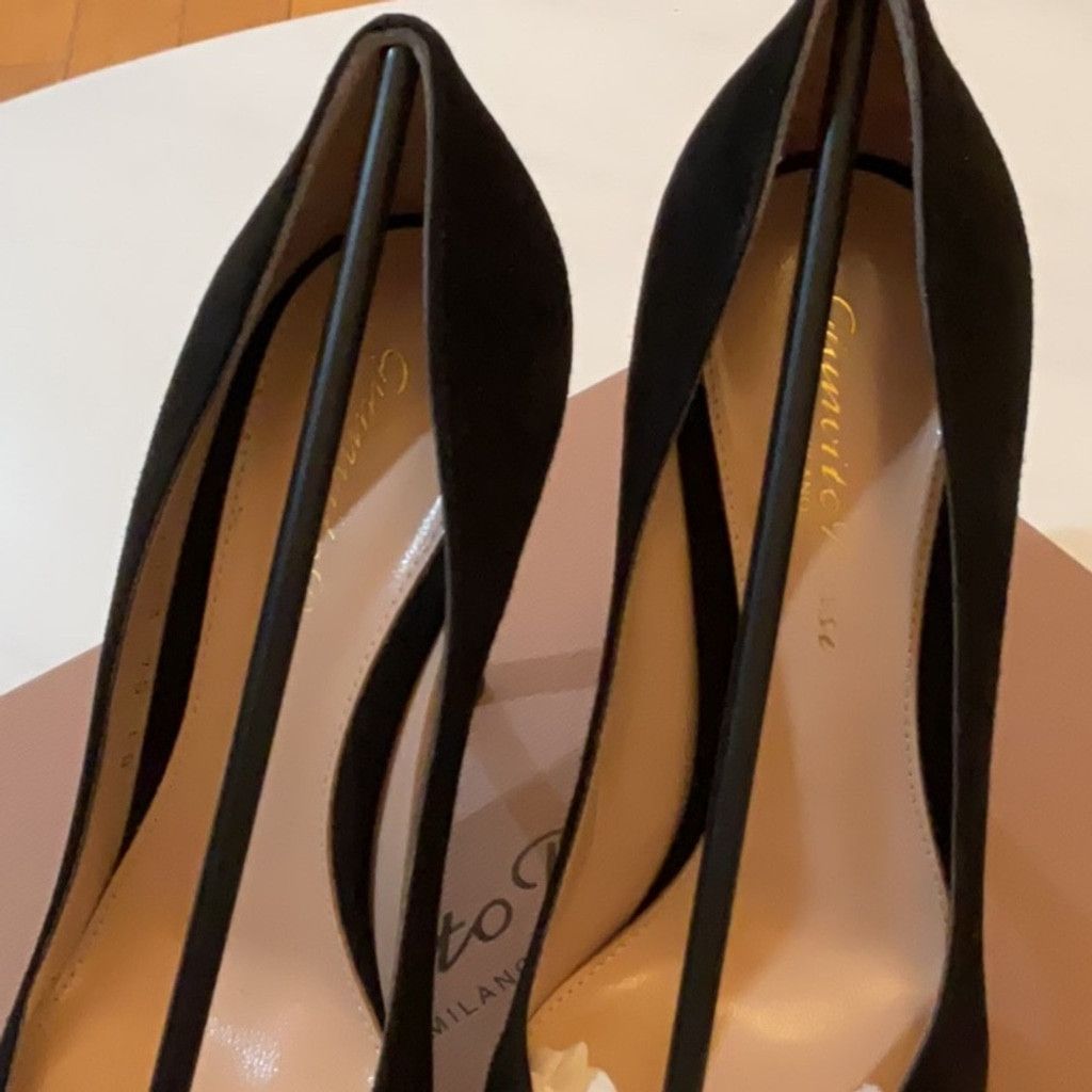 Gianvito Rossi Gianvito Rossi Suede Gianvito Pumps in Black, EU Size: 35 Size US 5 / IT 35 - 13 Thumbnail