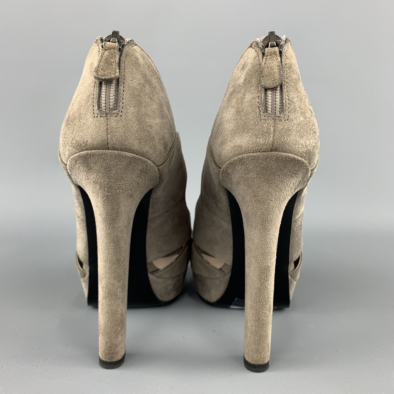 Bottega Veneta Size 7 Grey Suede Patent Leather Piping Peep Toe Sandals Size US 7 / IT 37 - 5 Thumbnail