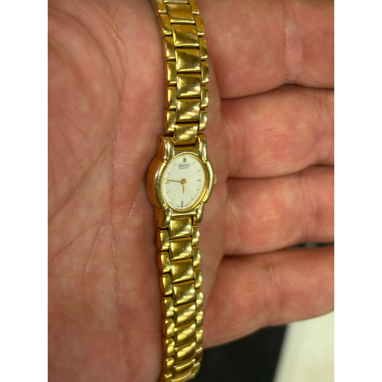 Seiko Vintage Seiko 1F20-5A79 Gold Tone Women’s Watch! New Battery Size ONE SIZE - 1 Thumbnail