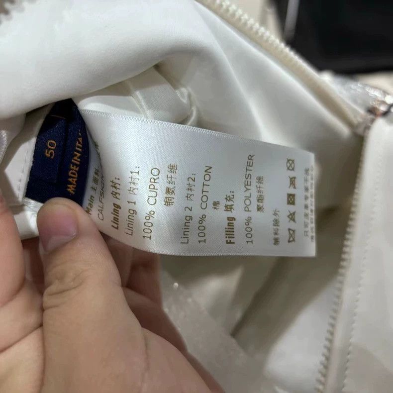 Louis Vuitton louis vuitton white embossed jacket-2507 Size US L / EU 52-54 / 3 - 4 Thumbnail