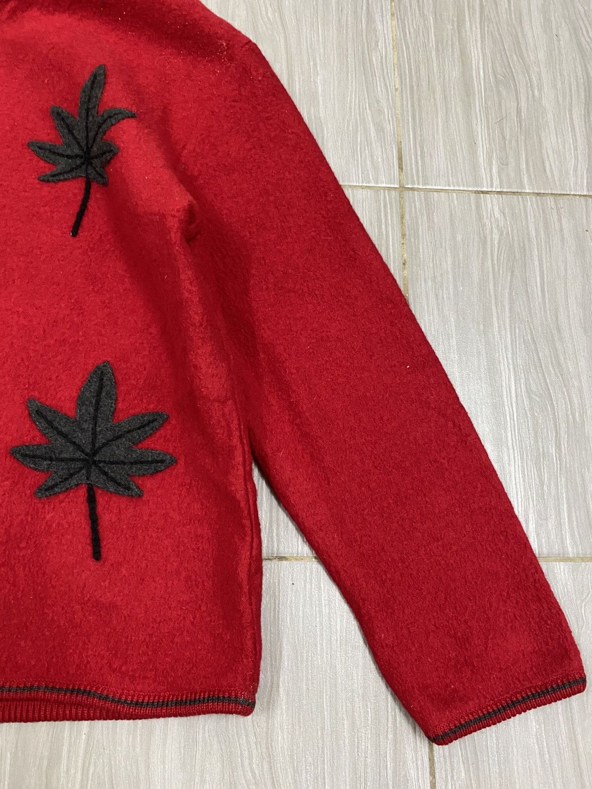 Vintage Vintage Red Wool FullZip Cardigan Black Maple Leaf Appliqués Size US M / EU 48-50 / 2 - 9 Thumbnail
