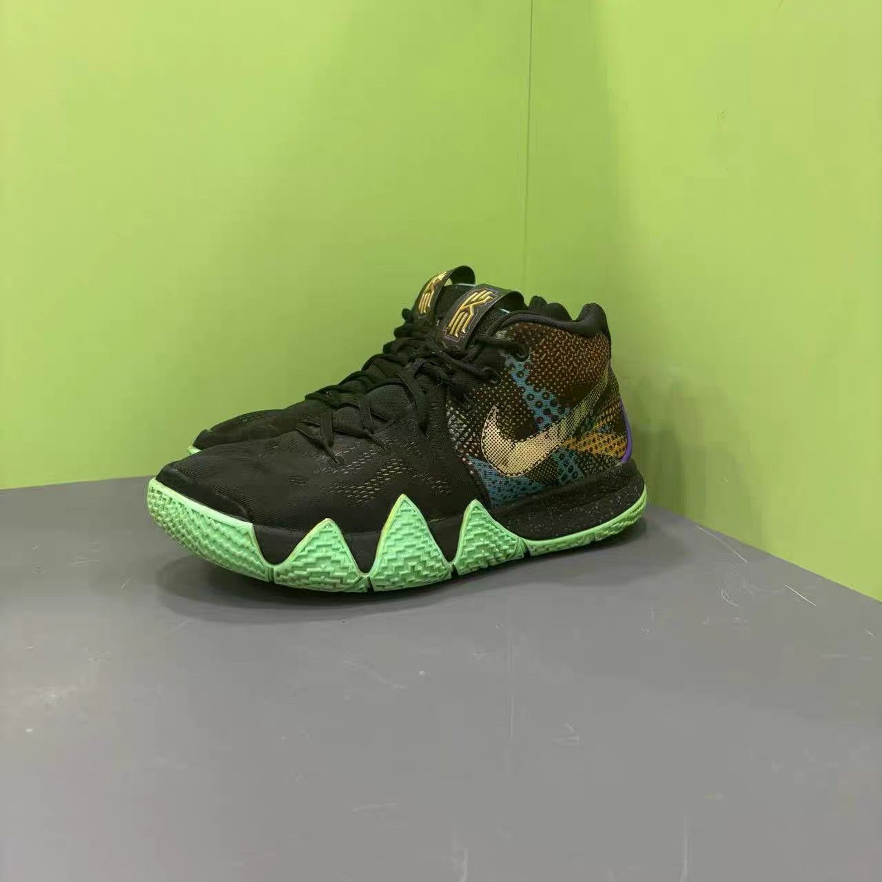 Nike Nike Kyrie 4 Mamba Mentality K15 Size US 10 / EU 43 - 1 Thumbnail